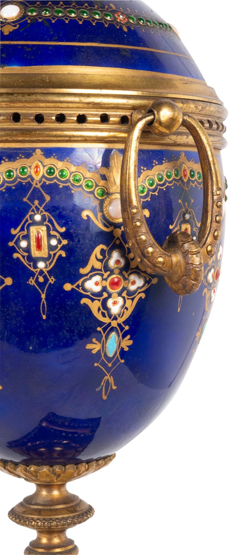 Ensemble d'horloges de Sèvres du 19ème siècle de style Louis XVI en vente 4