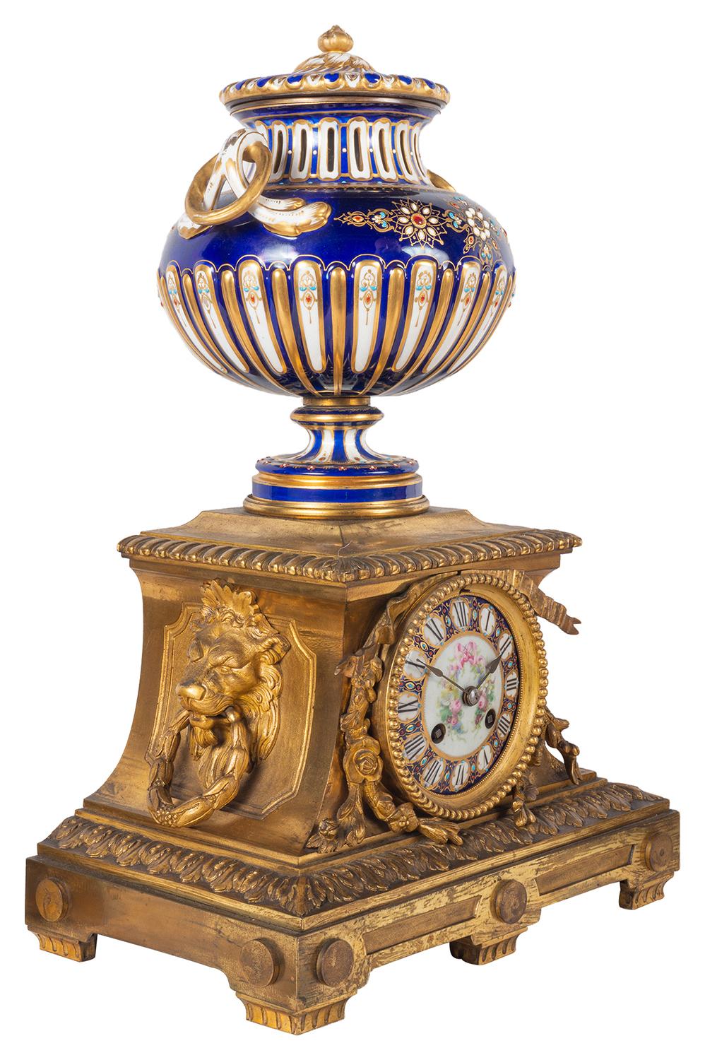 19. Jahrhundert Französisch Sevres, Uhrenset im Louis-XVI-Stil (Vergoldet) im Angebot