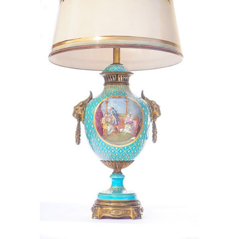 Lámpara francesa del siglo XIX de porcelana pintada y bronce de Sévres Luis XVI en venta