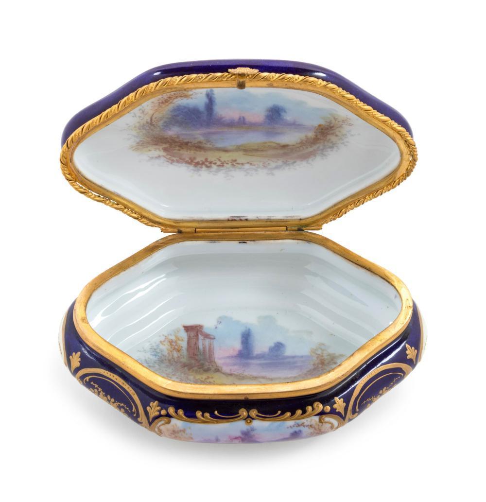 Französische Sevres-Porzellanschachtel aus dem 19. Jahrhundert im Angebot 1