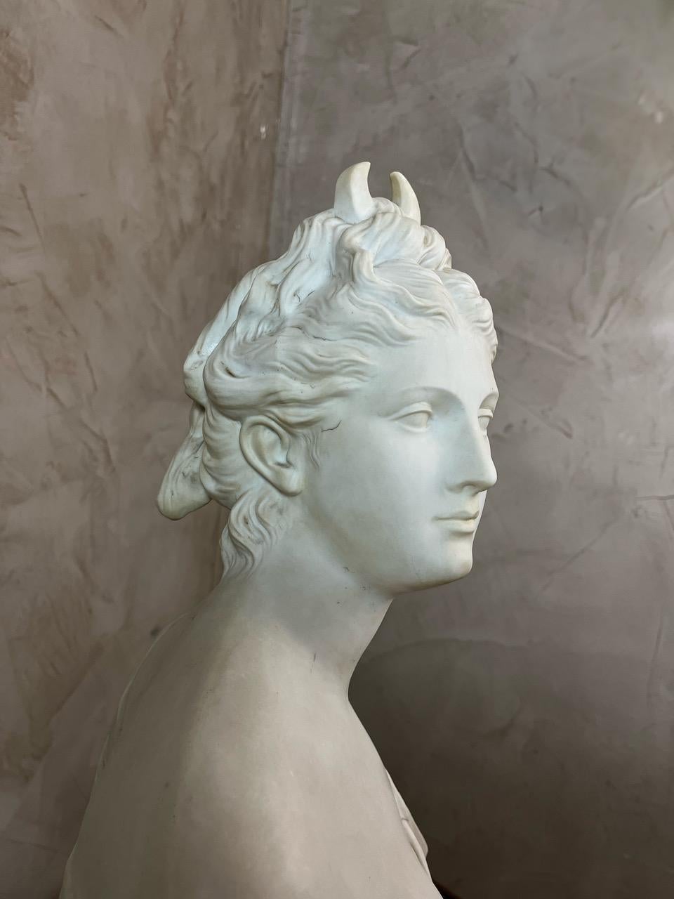 Busto de Diana la cazadora, porcelana francesa de Sevres, S. XIX, 1890 en venta 2