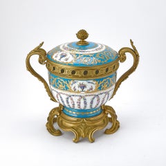 Pot-pourri / Urne couverte en porcelaine de Sèvres du 19e siècle