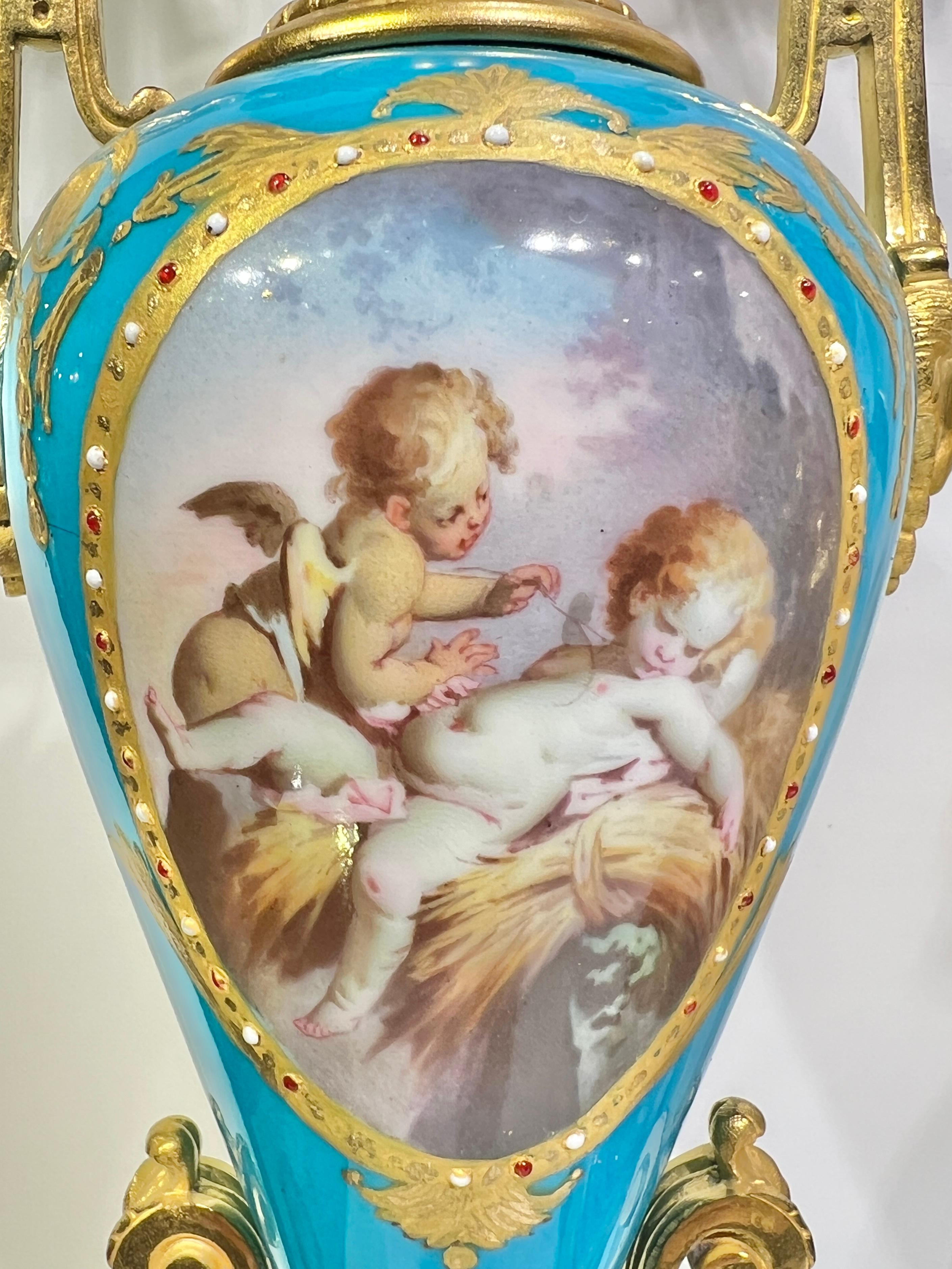 19th Century French Sevres Porcelain Gilt Bronze Mantel Clock and Candelabra Set im Angebot 5