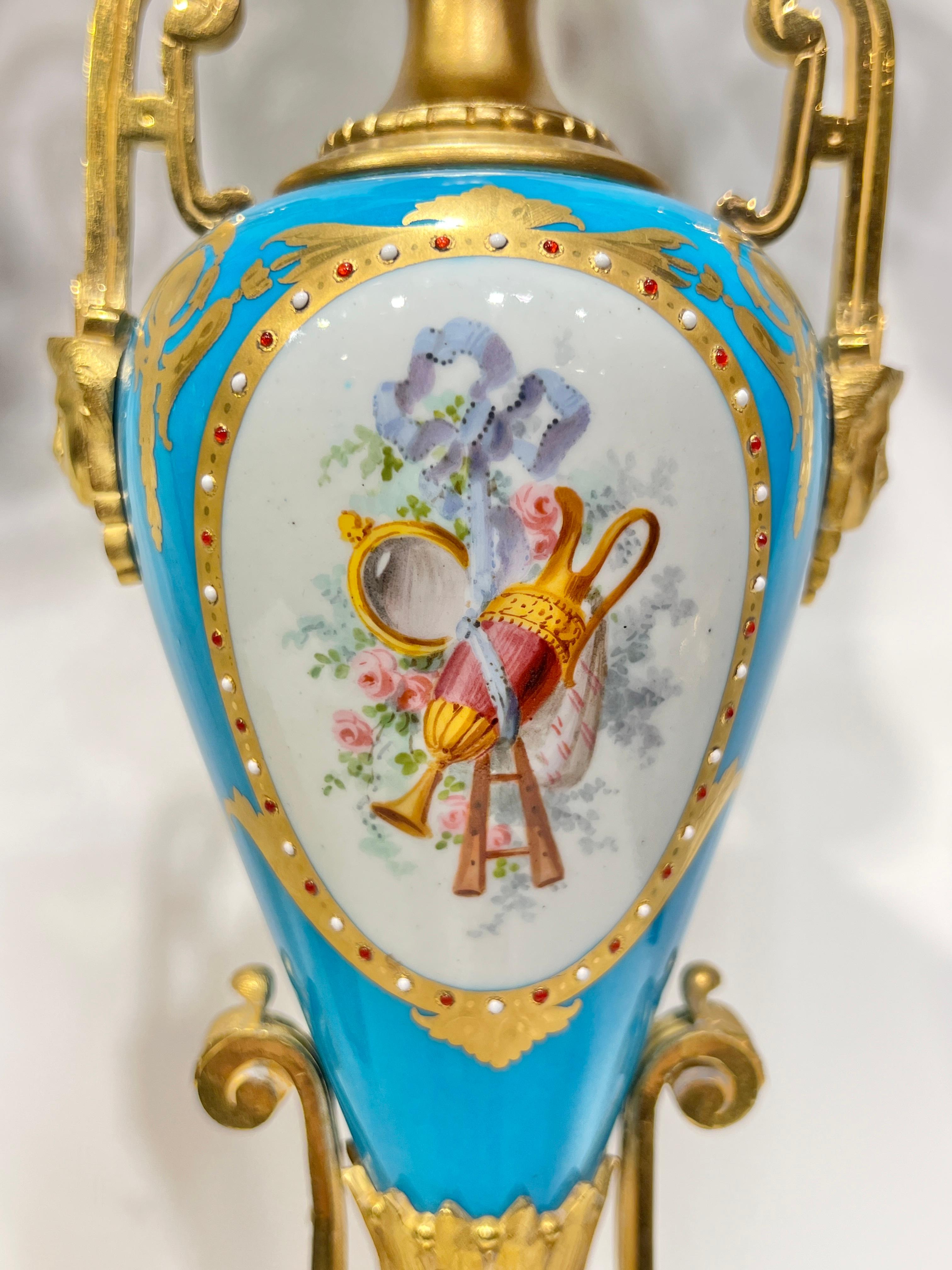 19th Century French Sevres Porcelain Gilt Bronze Mantel Clock and Candelabra Set im Angebot 6