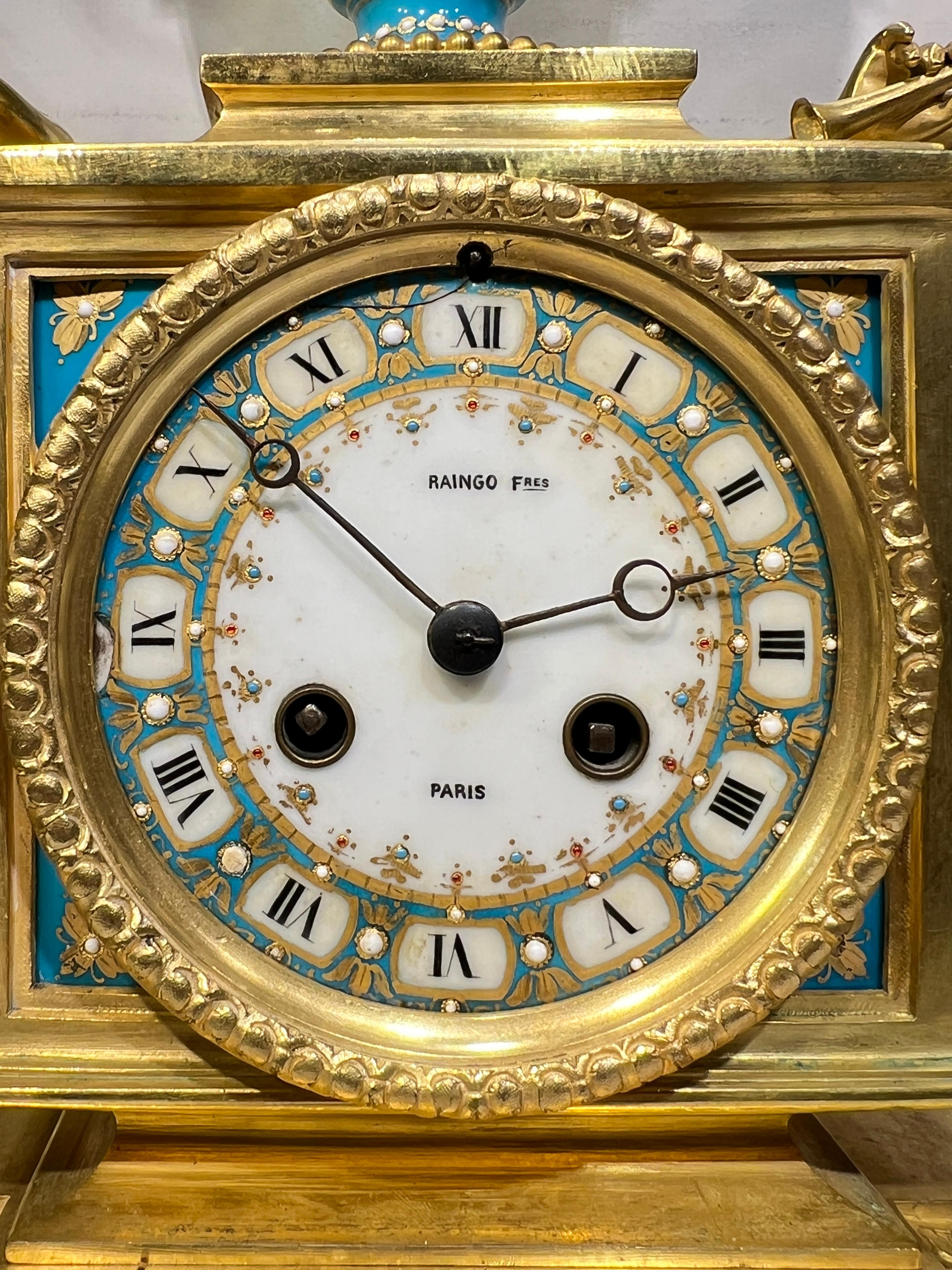 19th Century French Sevres Porcelain Gilt Bronze Mantel Clock and Candelabra Set (Louis XVI.) im Angebot