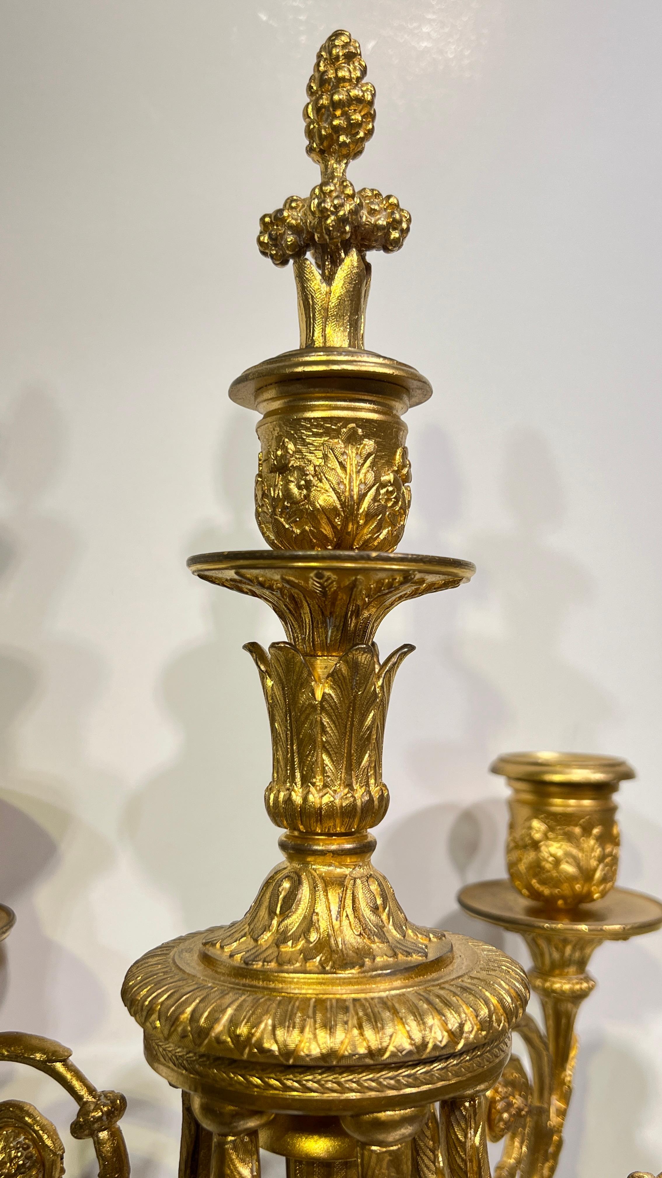 19th Century French Sevres Porcelain Gilt Bronze Mantel Clock and Candelabra Set (19. Jahrhundert) im Angebot