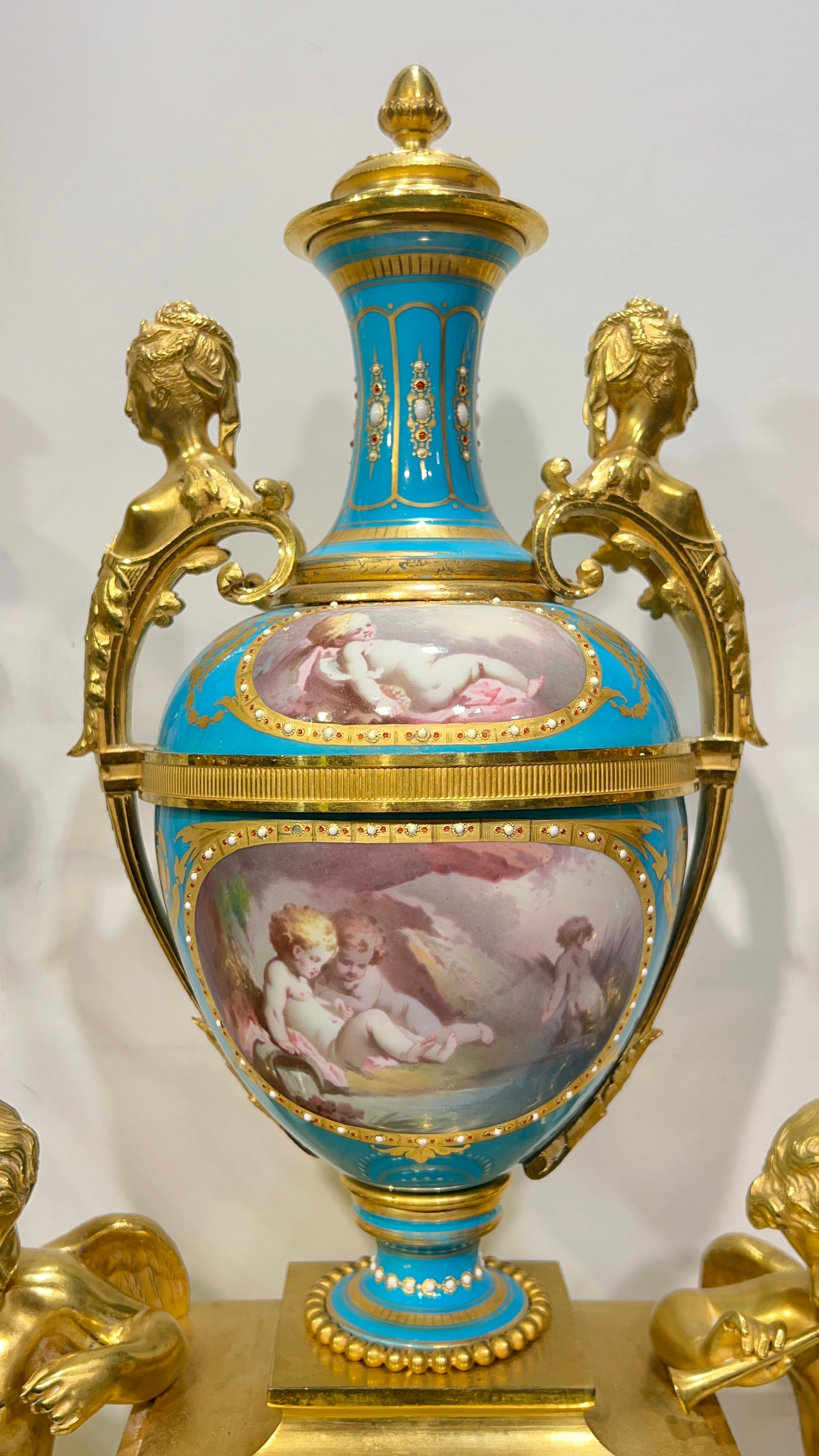 19th Century French Sevres Porcelain Gilt Bronze Mantel Clock and Candelabra Set im Angebot 1