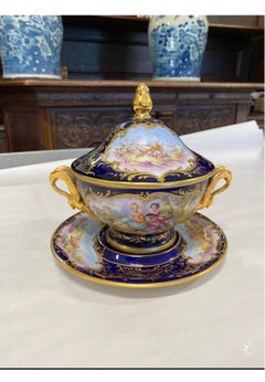 Piatto con coperchio in porcellana cobalto stile Sevres del 19° secolo