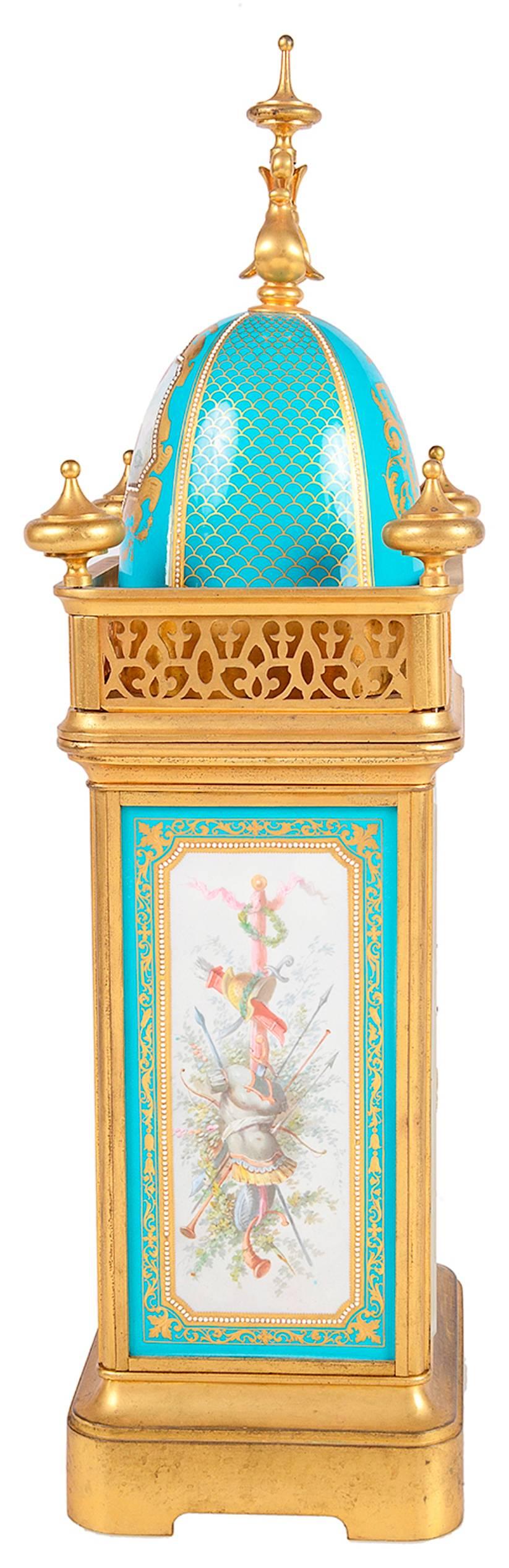 Doré Horloge de cheminée du 19ème siècle de style Sèvres en vente