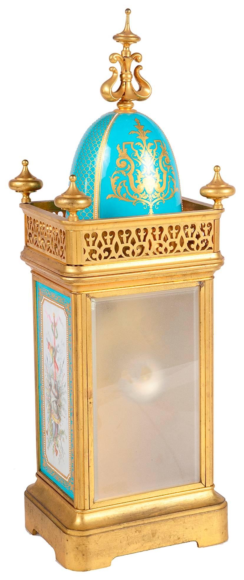 XIXe siècle Horloge de cheminée du 19ème siècle de style Sèvres en vente