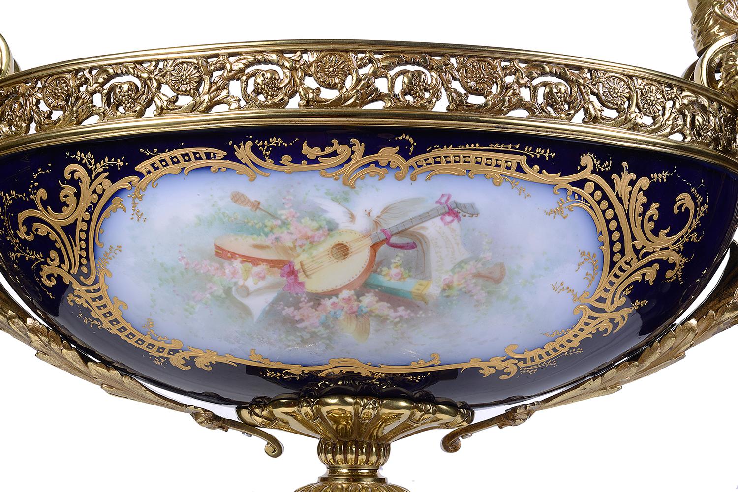 19th Century French Sevres style porcelain comport. In Good Condition For Sale In Brighton, Sussex
