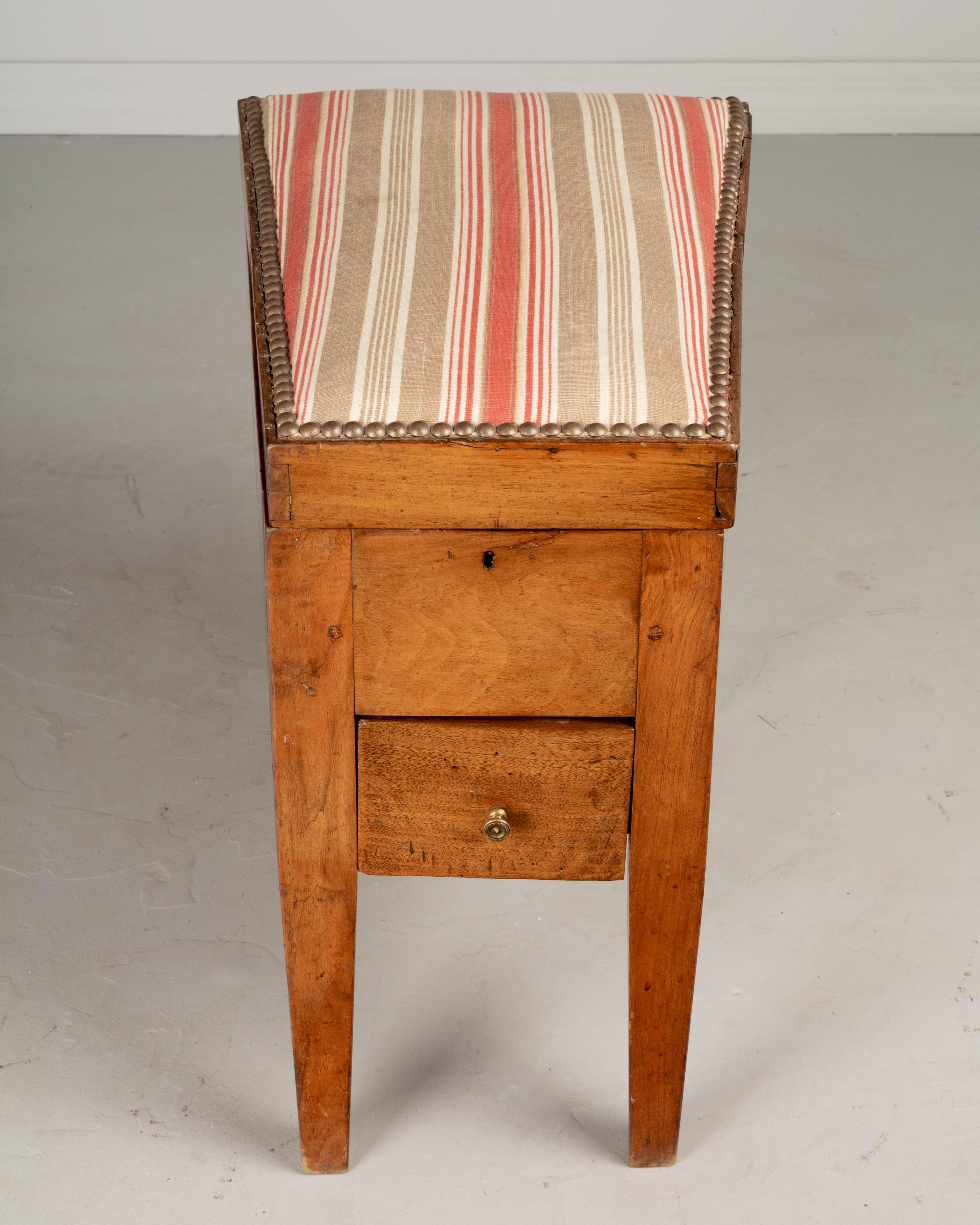 19th Century French Shoe Shine Stool In Good Condition For Sale In Winter Park, FL