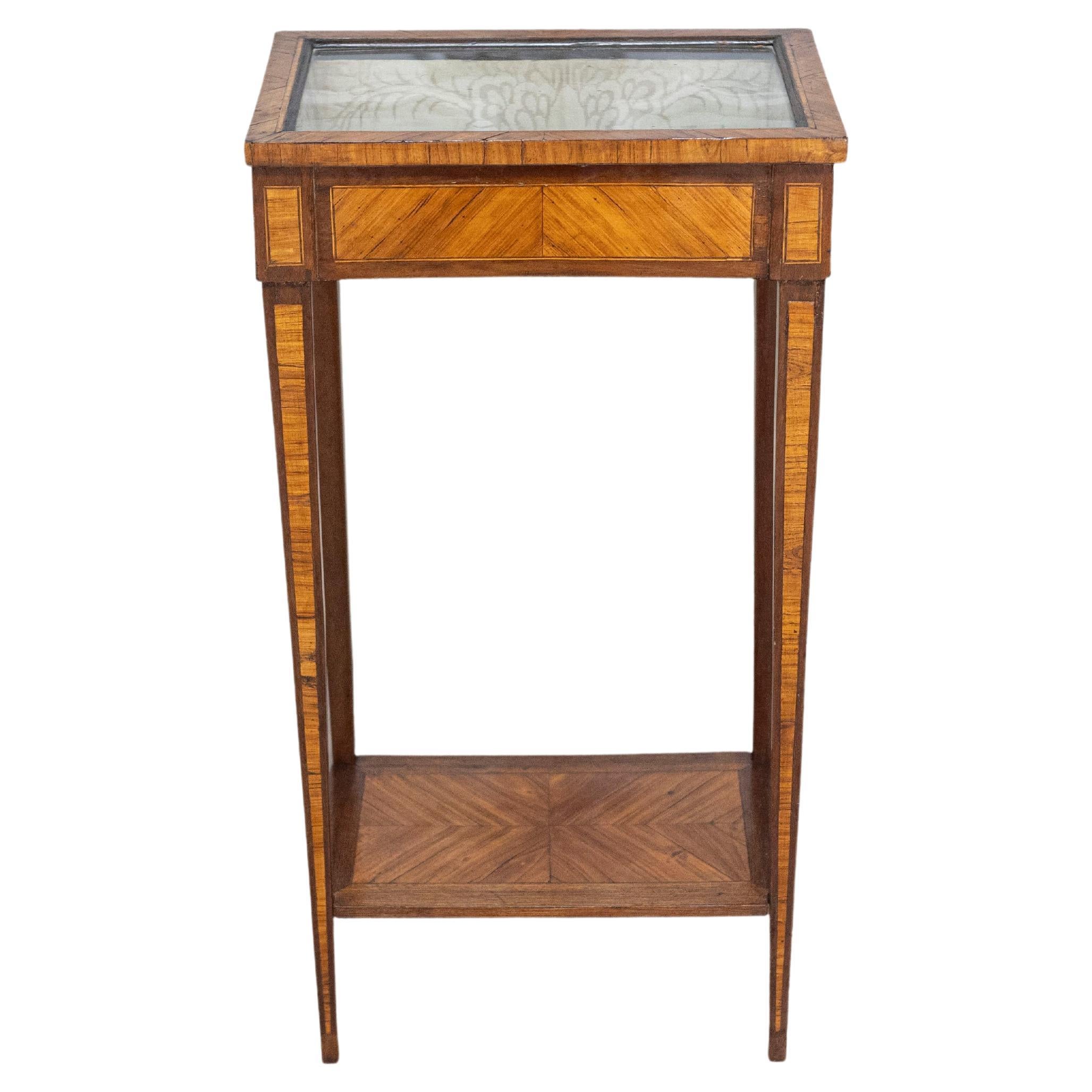 Table de vitrine française du 19e siècle