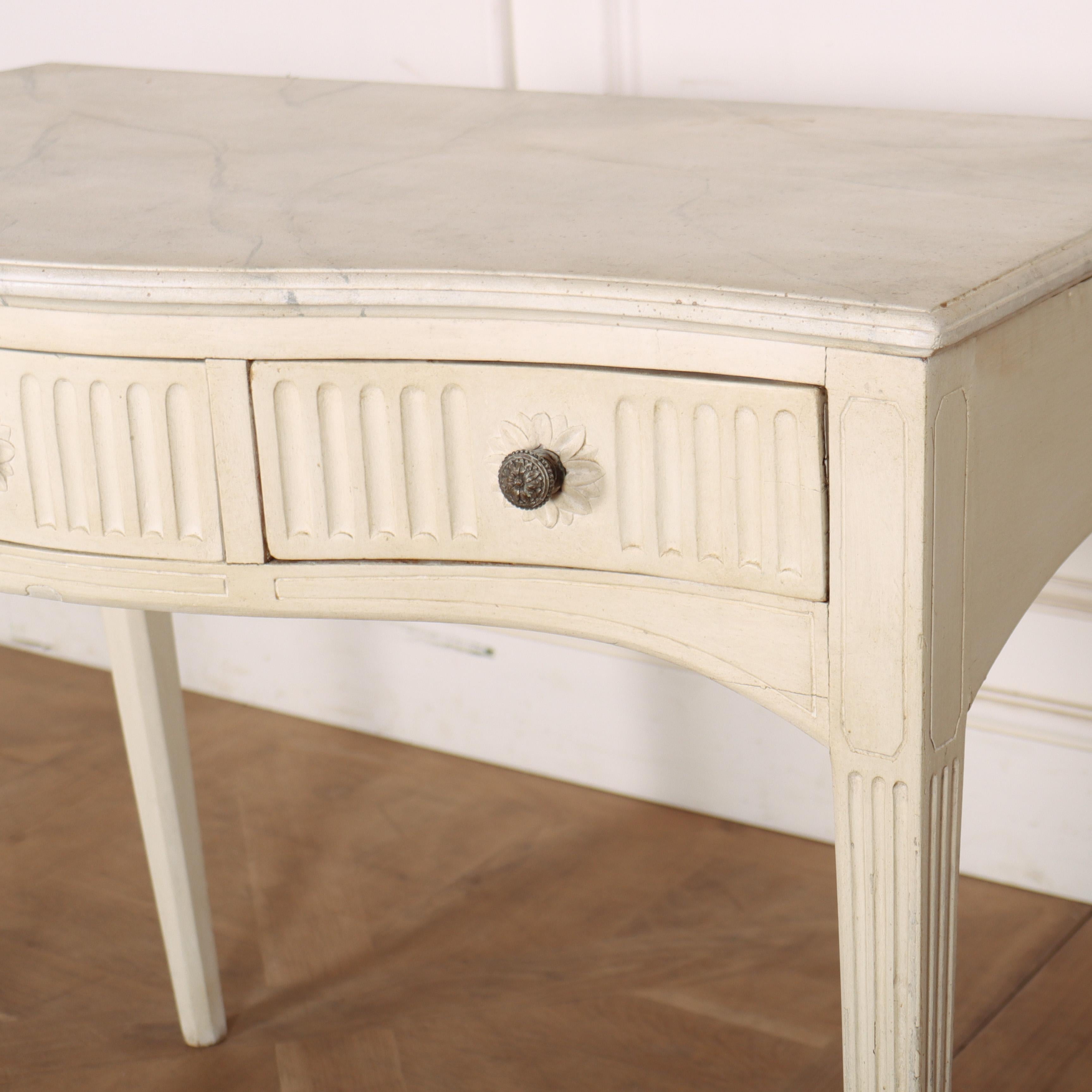 Français Table d'appoint française du 19e siècle en vente