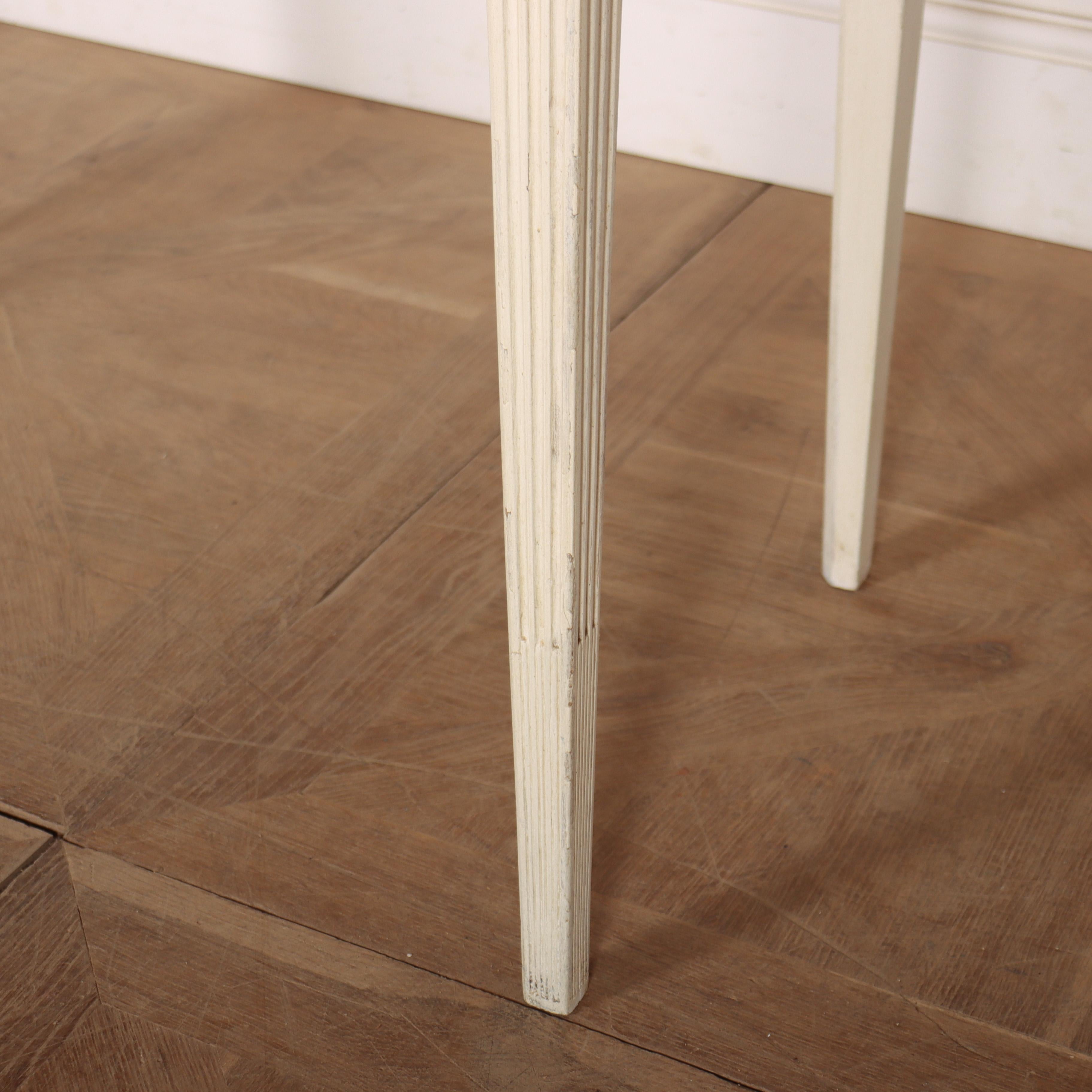 Peint à la main Table d'appoint française du 19e siècle en vente