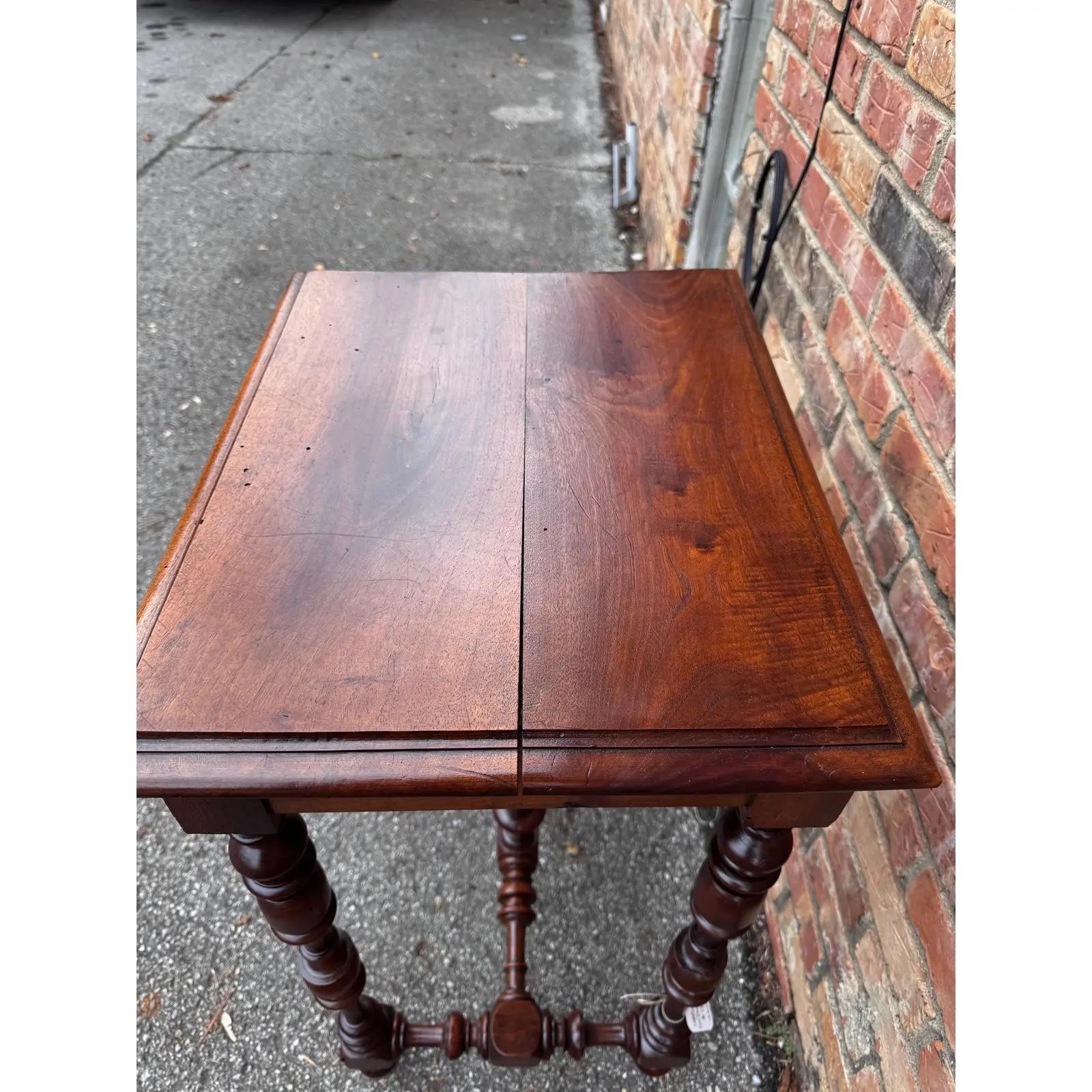 Table d'appoint française du 19e siècle Bon état - En vente à Nashville, TN