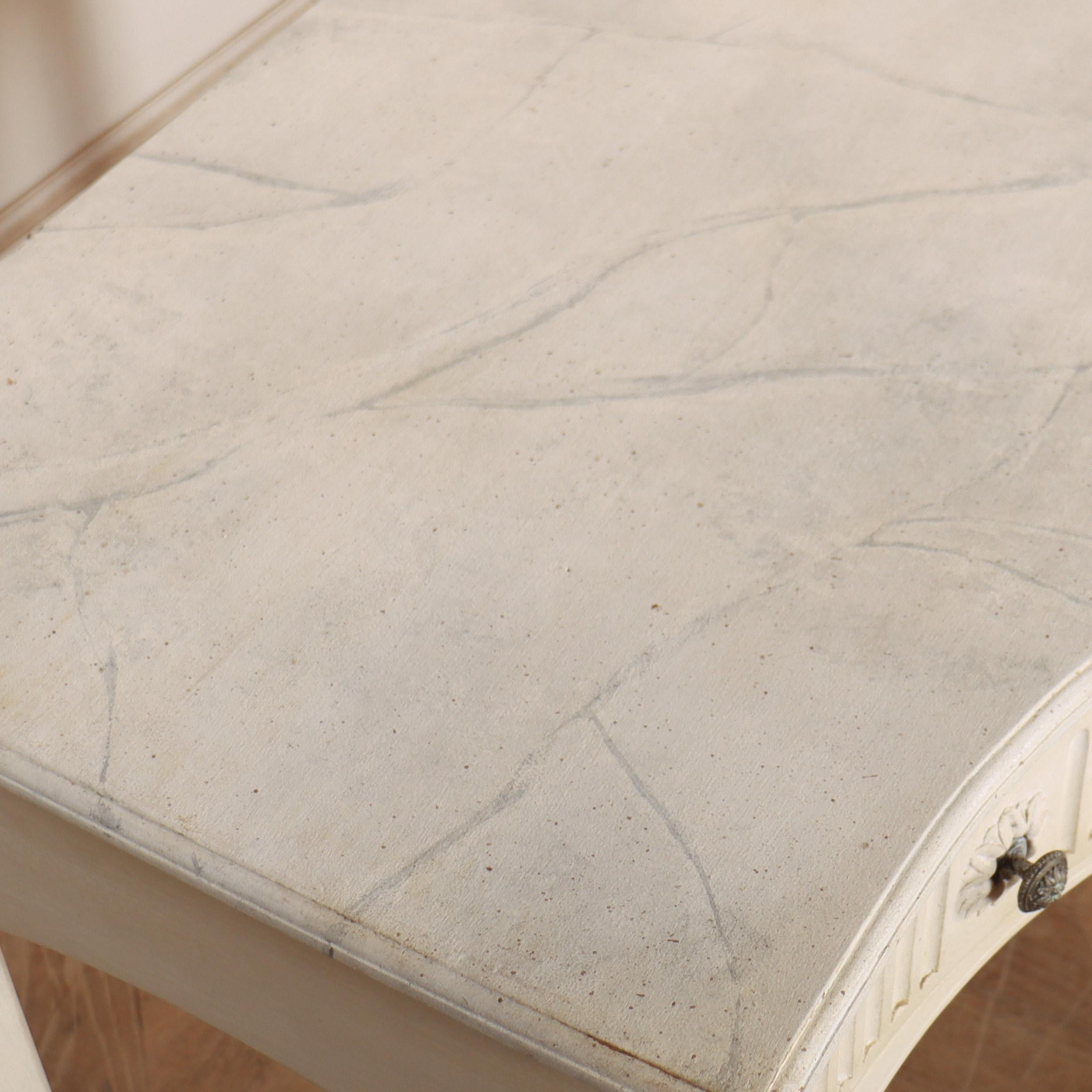 Pin Table d'appoint française du 19e siècle en vente