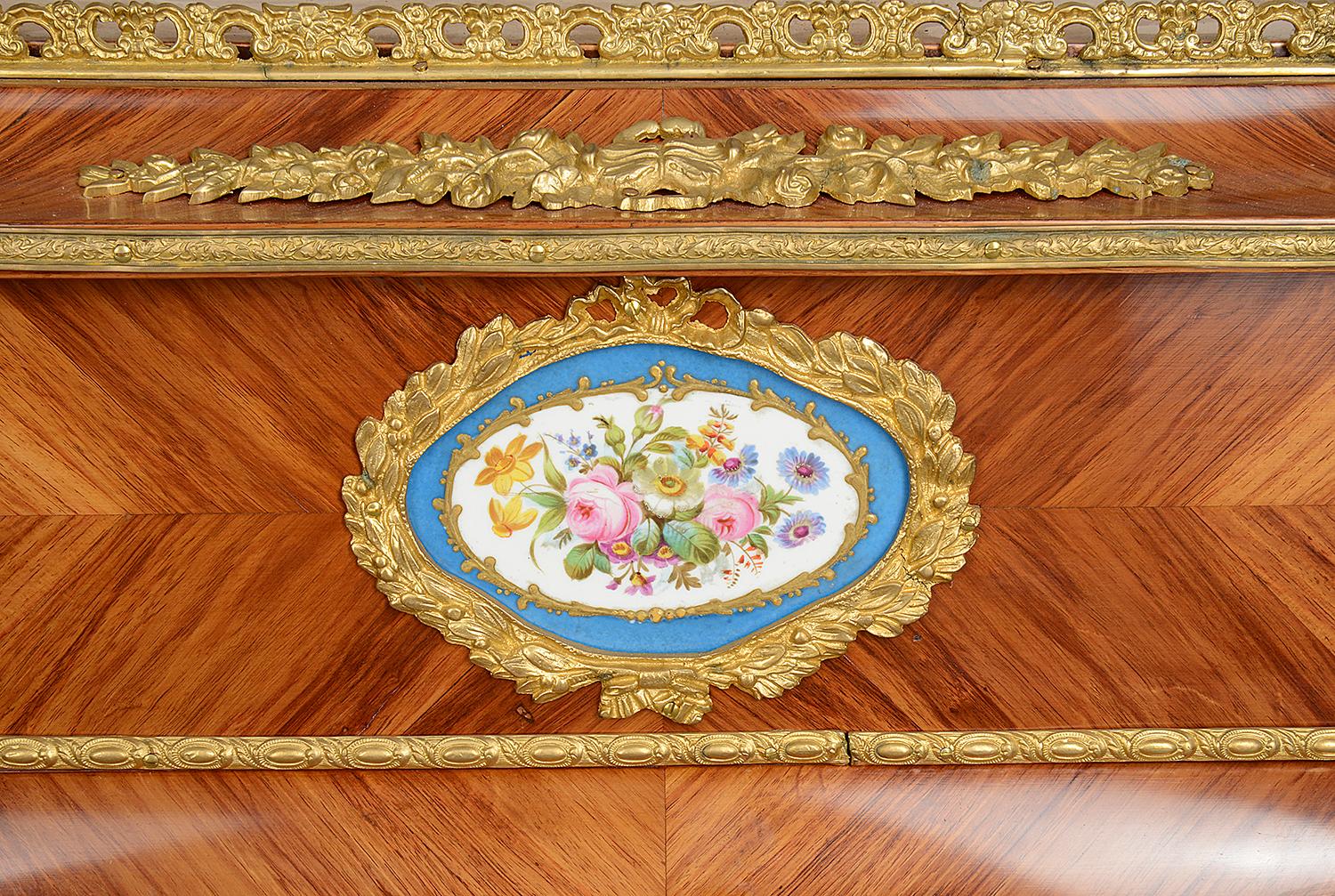 Français Table d'appoint ou jardinière française du XIXe siècle en vente