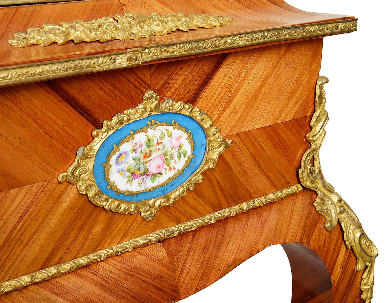 Porcelaine Table d'appoint ou jardinière française du XIXe siècle en vente
