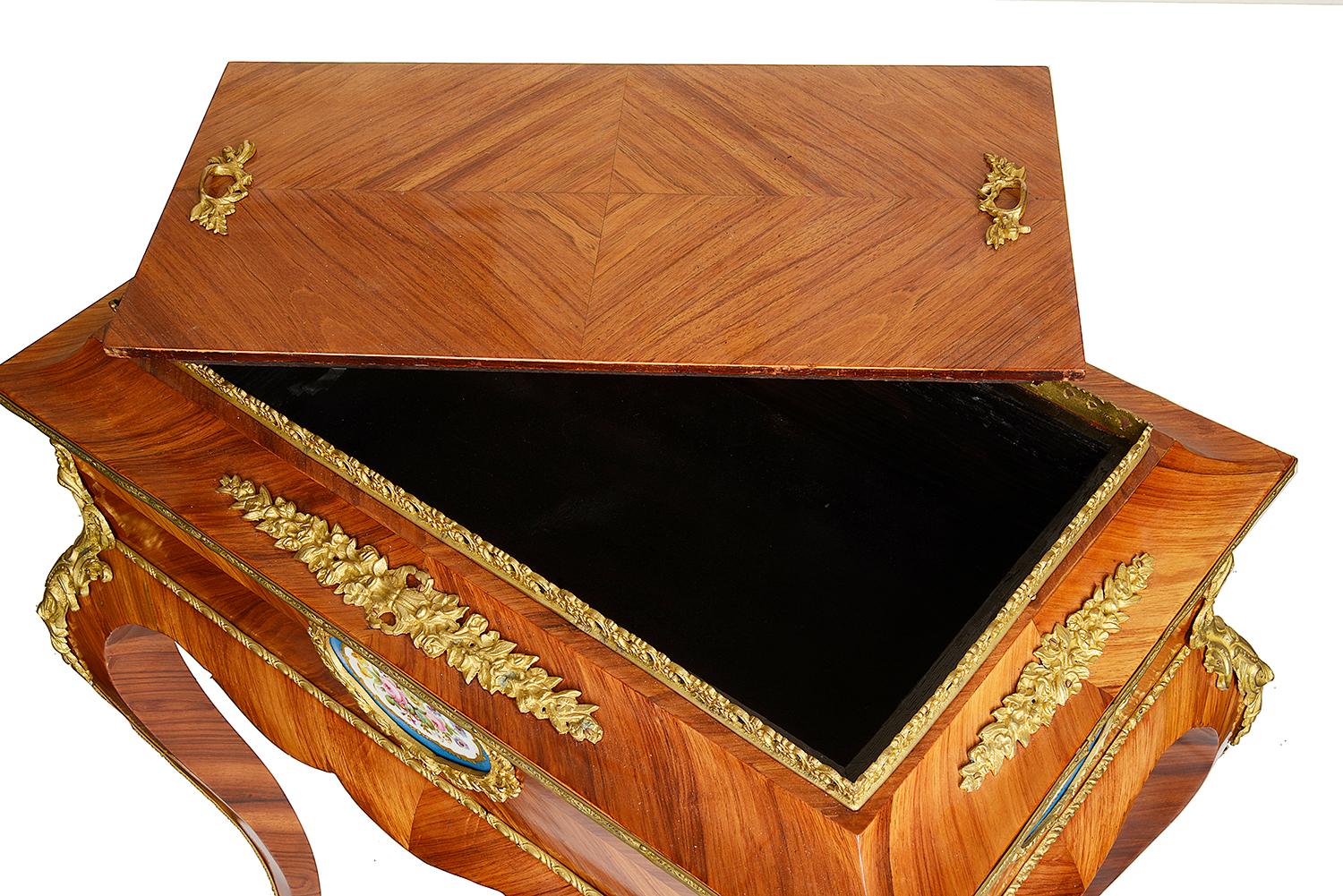 Table d'appoint ou jardinière française du XIXe siècle en vente 2