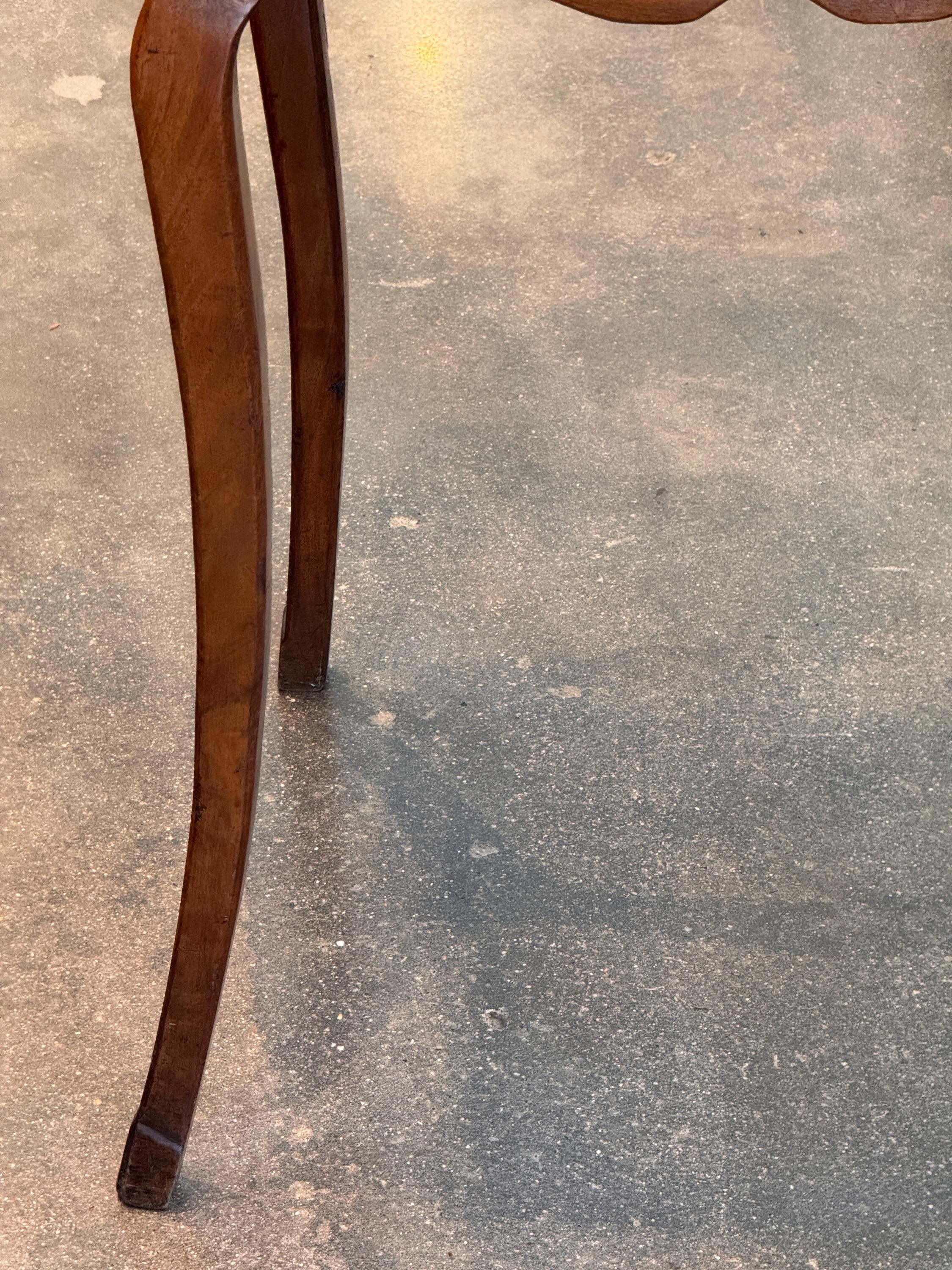 XIXe siècle Table d'appoint française du 19ème siècle avec armoire ajourée en vente