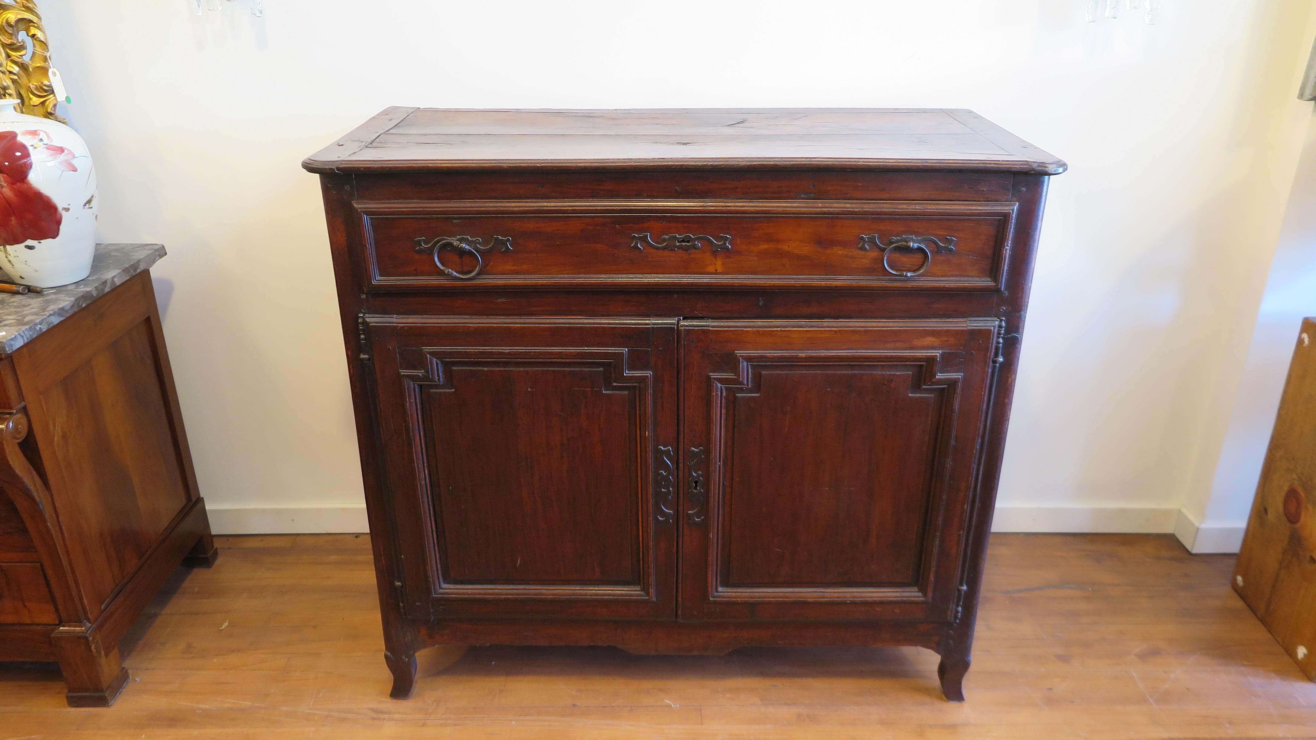 Early 19th century French sideboard. Solid oak tall chest buffet sideboard cabinet. Rich patina to the wood, top having separation in the seam and various indentations. In overall good condition. Top shows 200 years of use well. Raised molding