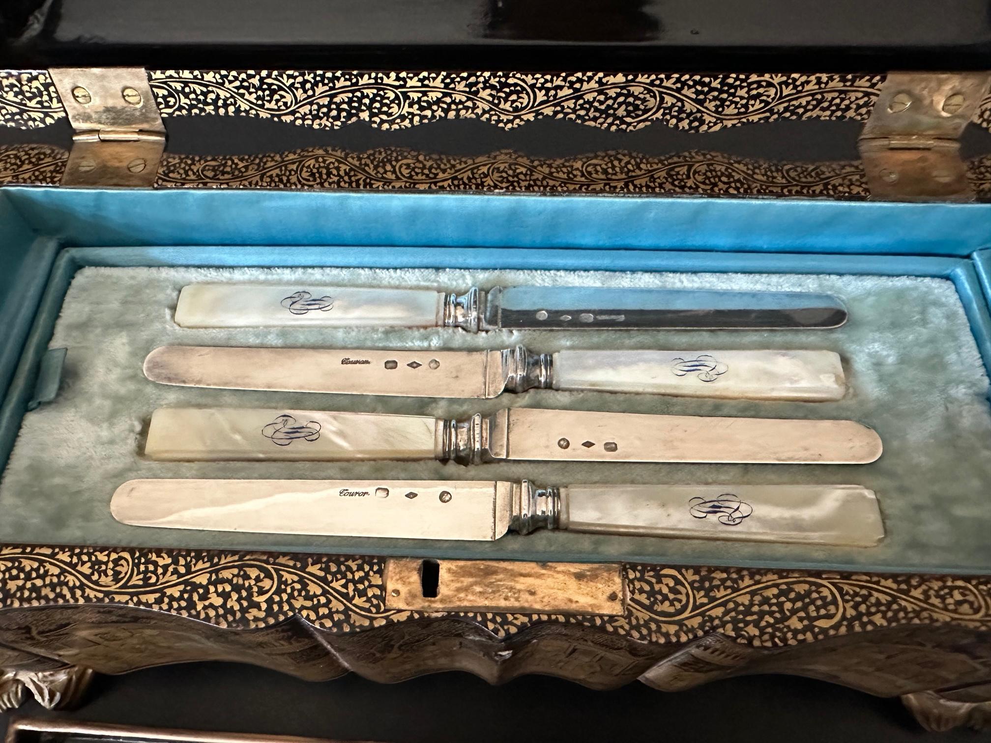 19th century French Silver and Mother-of-pearl Cheese Knives Box, 1850s For Sale 7