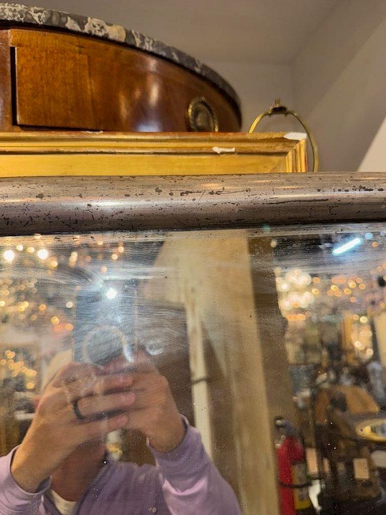 Legno dorato Specchio di transizione Louis Philippe francese del XIX secolo con foglia d'argento in vendita