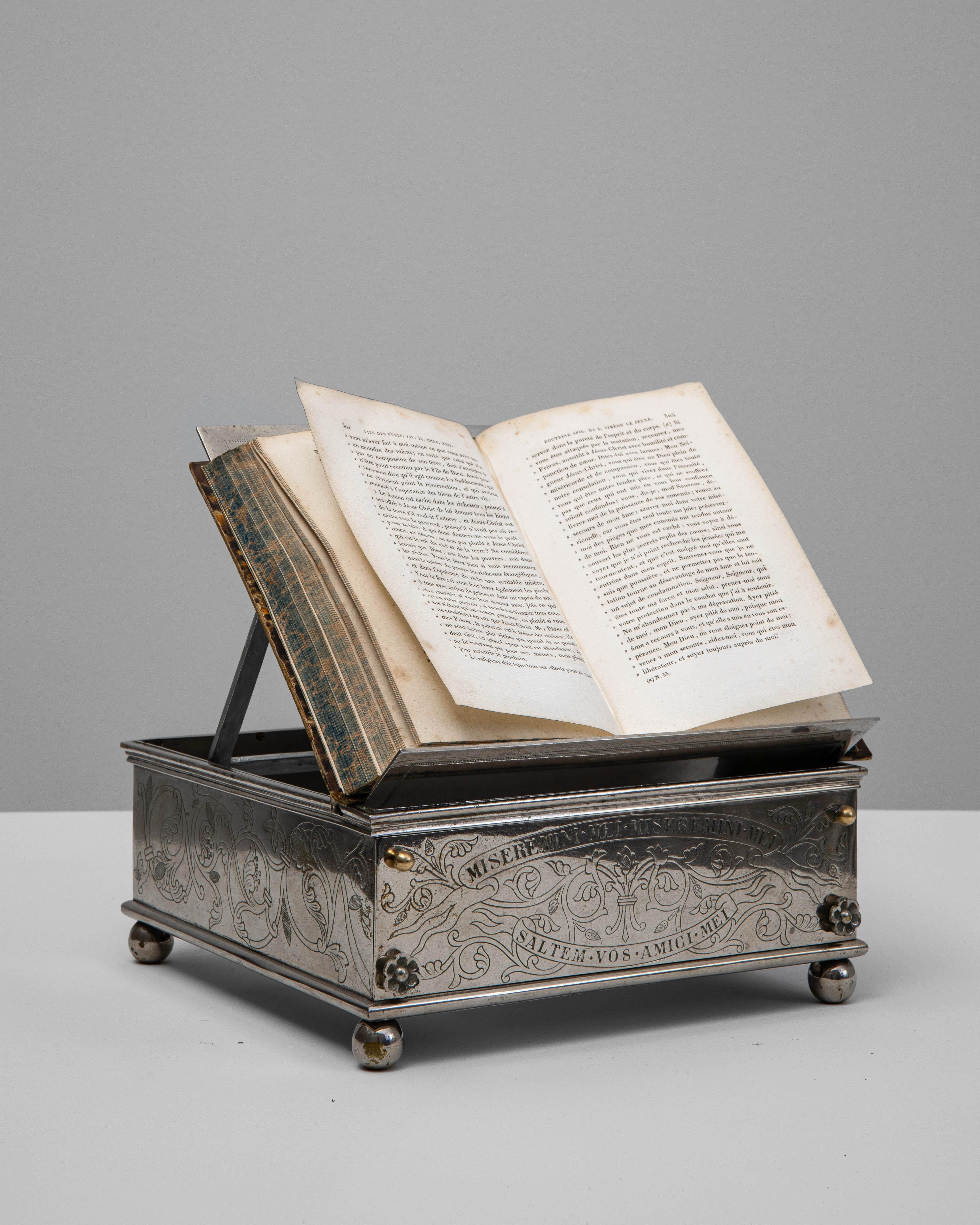 Présentoir à livres en métal argenté français du 19e siècle en vente 4