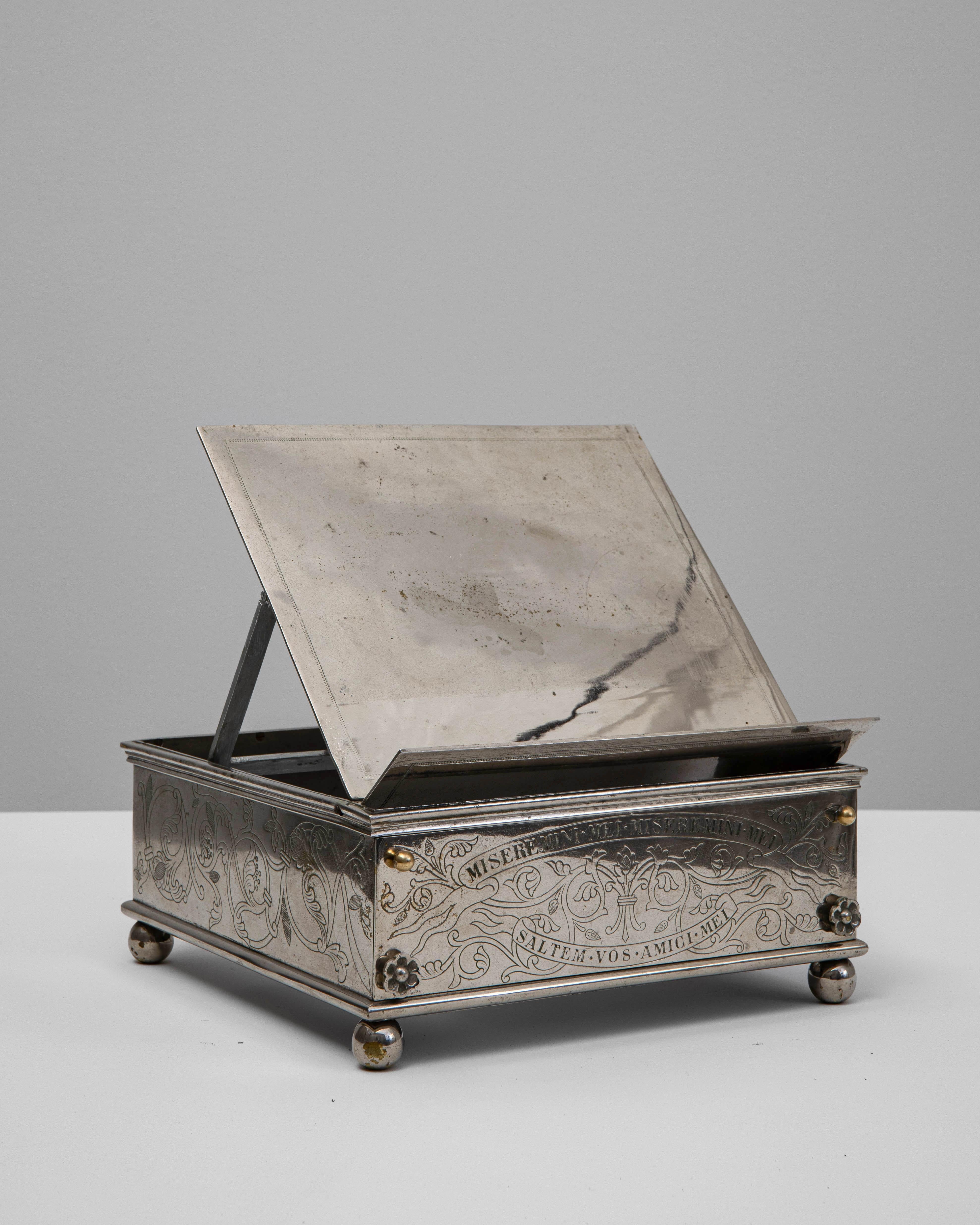 Présentoir à livres en métal argenté français du 19e siècle en vente 5