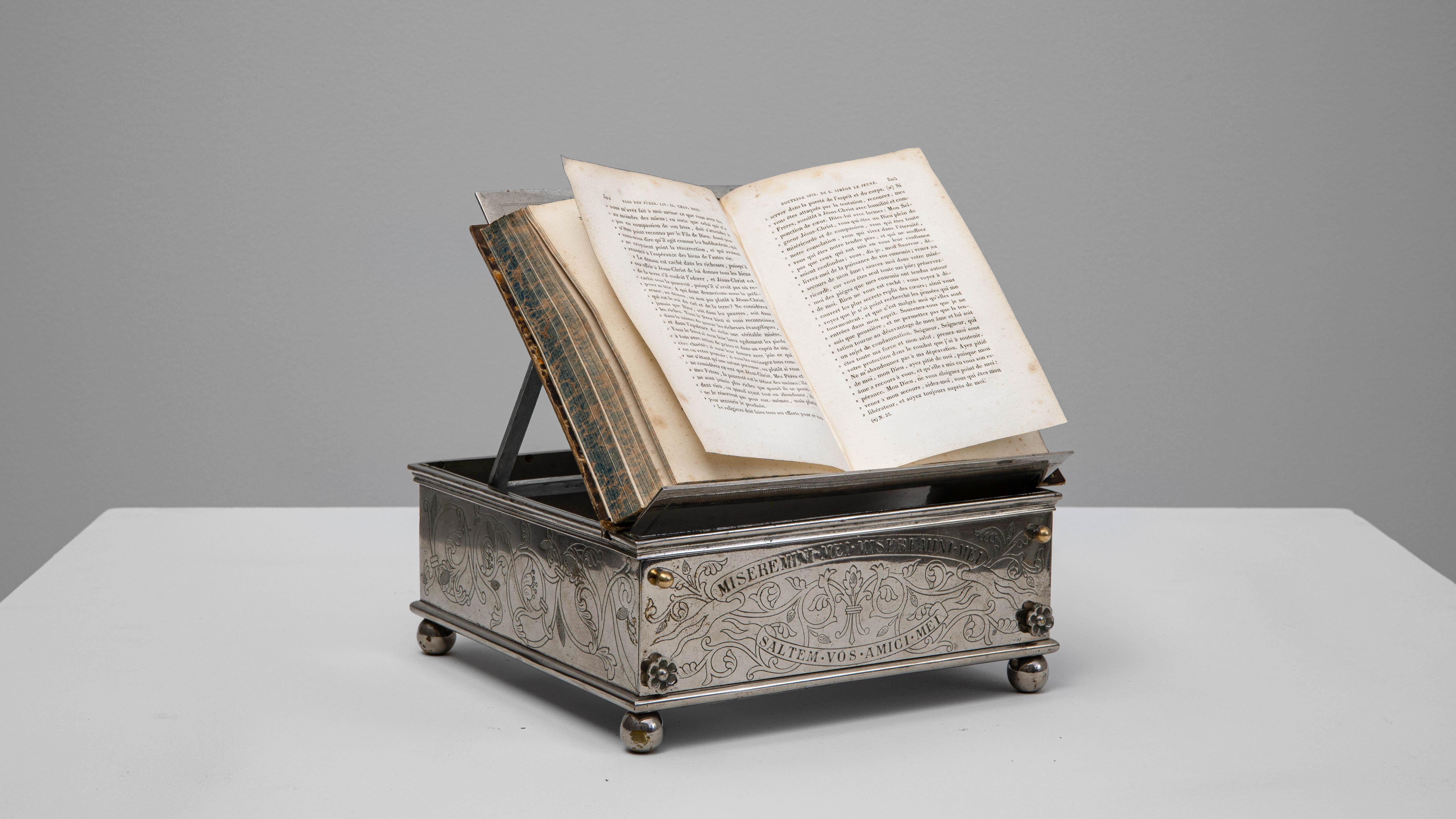 Présentoir à livres en métal argenté français du 19e siècle en vente 6