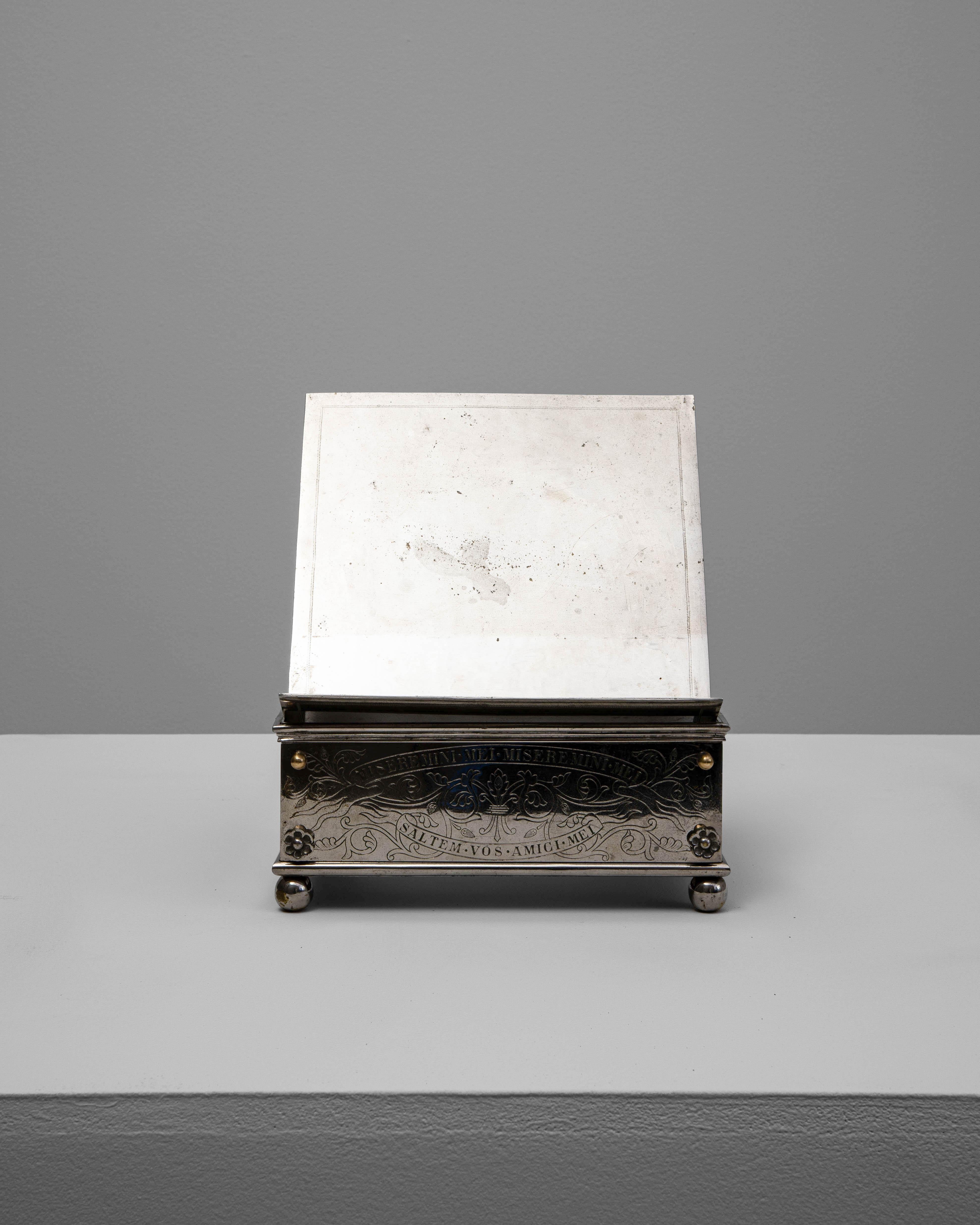 Présentoir à livres en métal argenté français du 19e siècle Bon état - En vente à High Point, NC