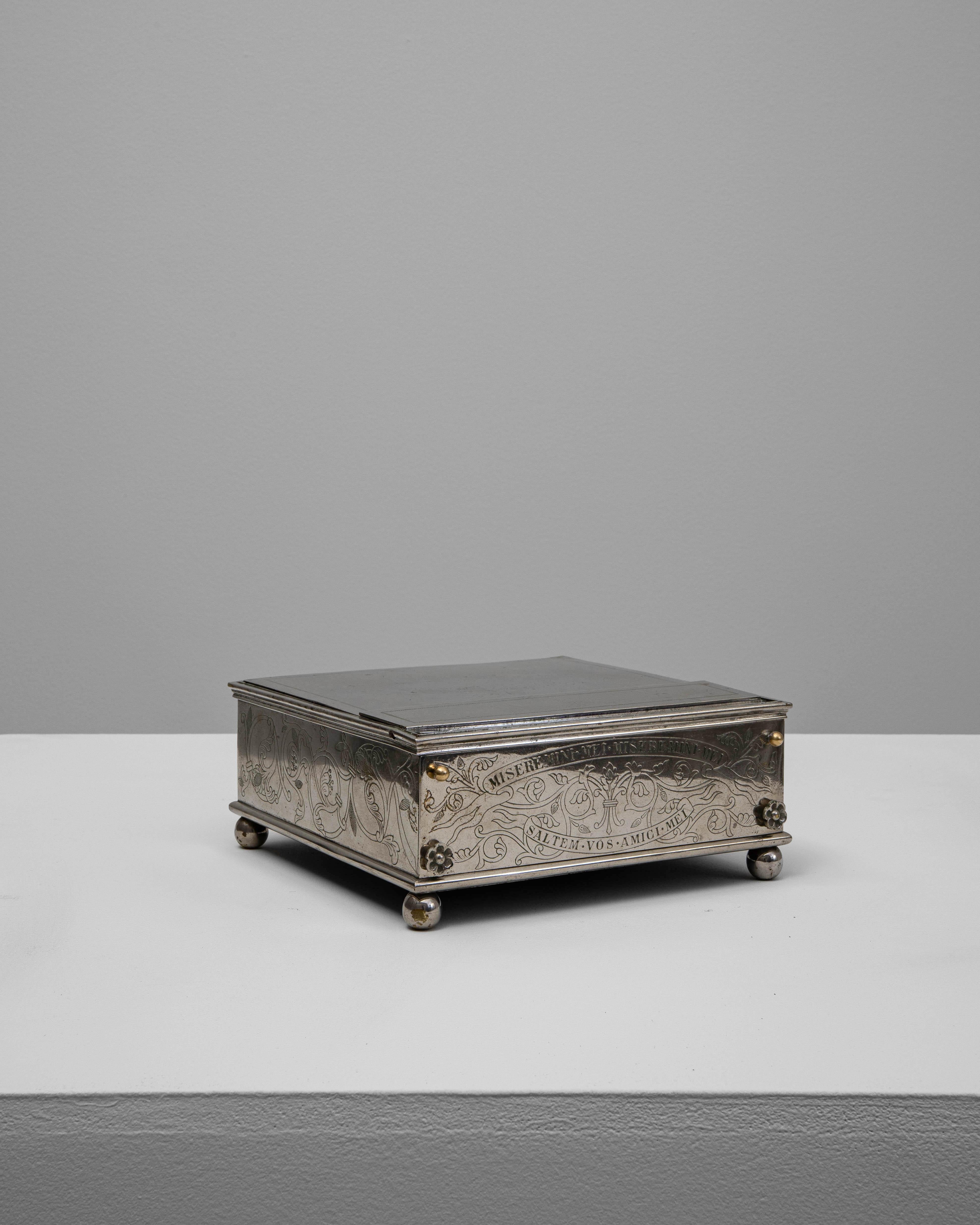 Plaqué argent Présentoir à livres en métal argenté français du 19e siècle en vente