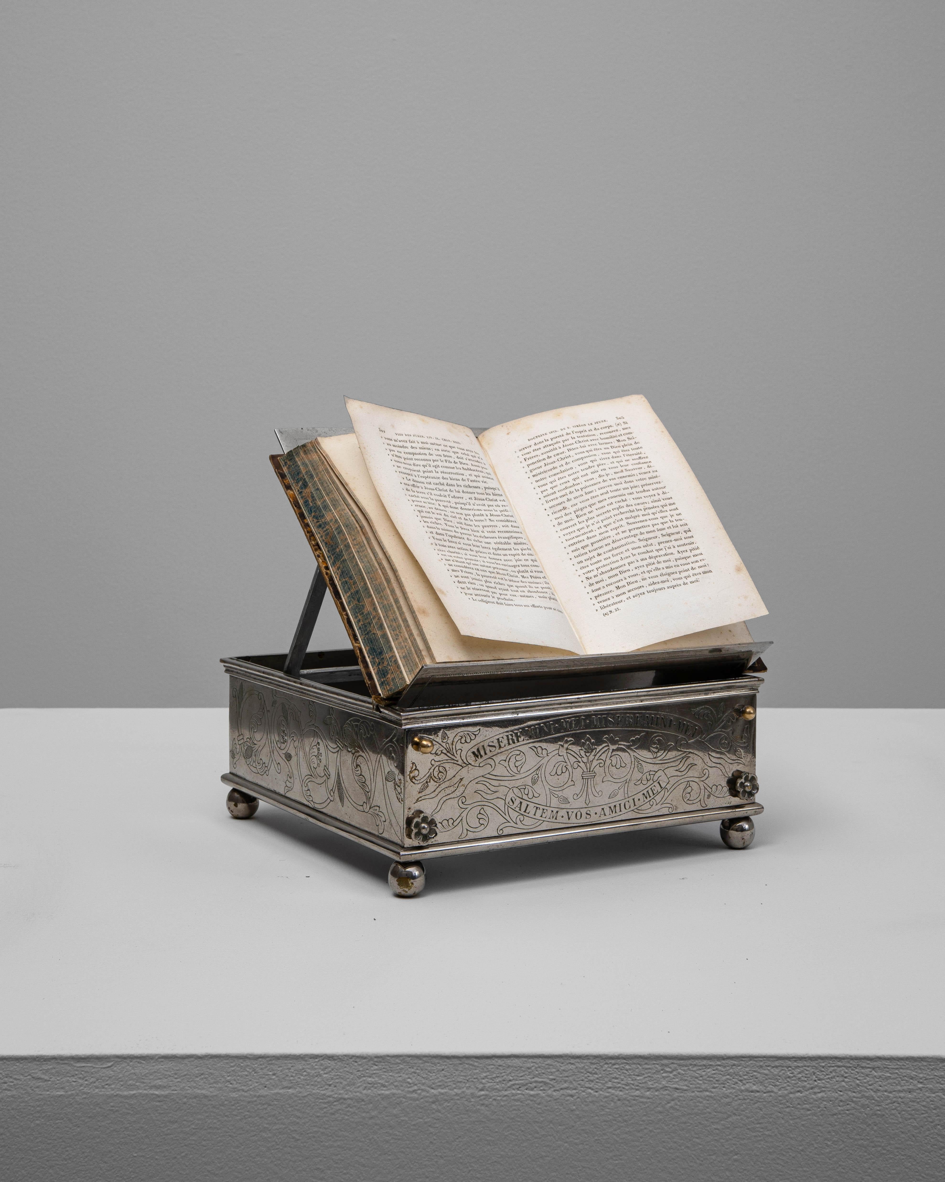 Présentoir à livres en métal argenté français du 19e siècle en vente 2