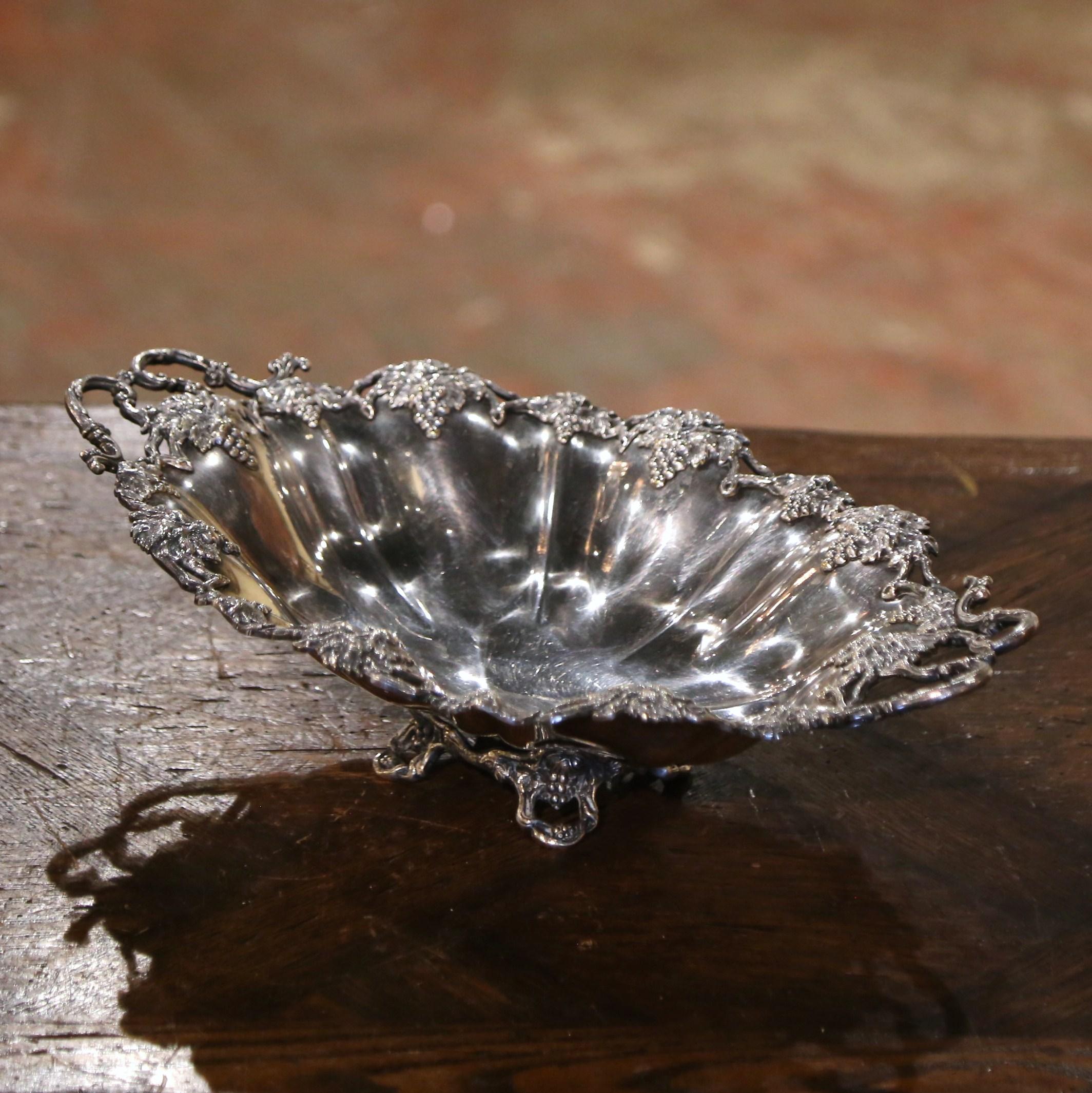 19th Century French Silver Plated Bread Basket with Vine Decor In Excellent Condition For Sale In Dallas, TX