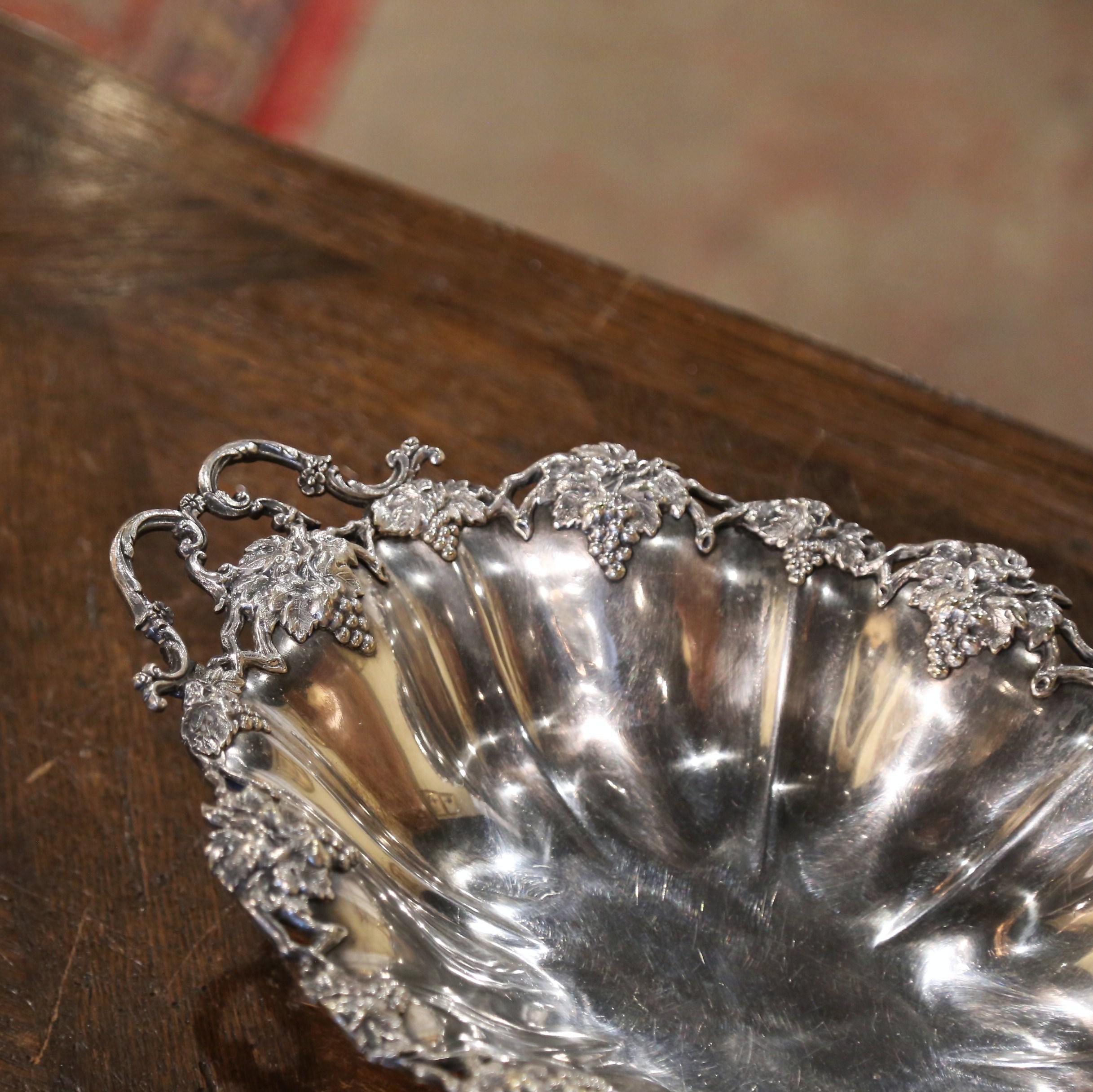 19th Century French Silver Plated Bread Basket with Vine Decor For Sale 1