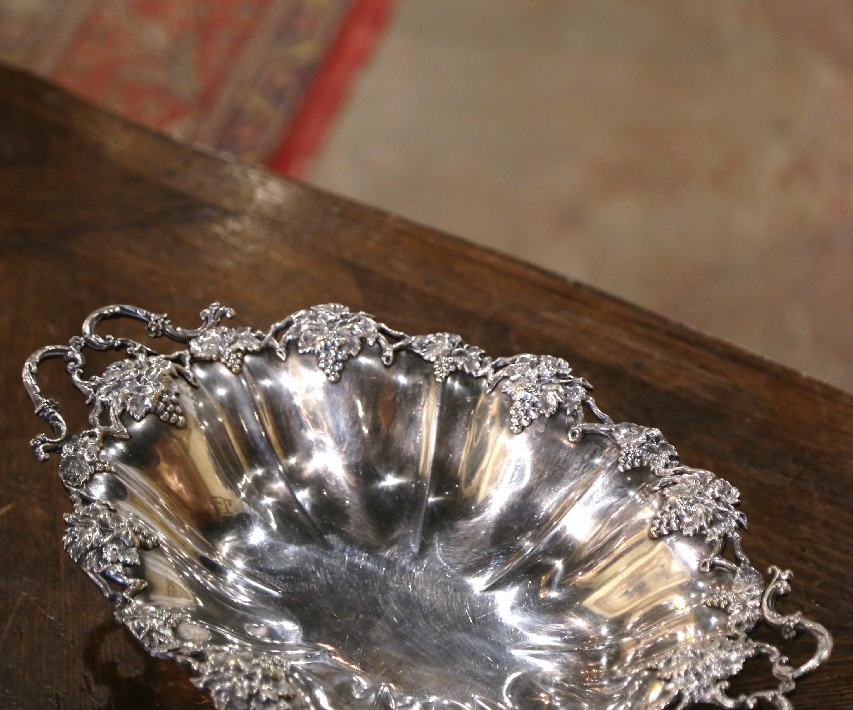 19th Century French Silver Plated Bread Basket with Vine Decor For Sale 3