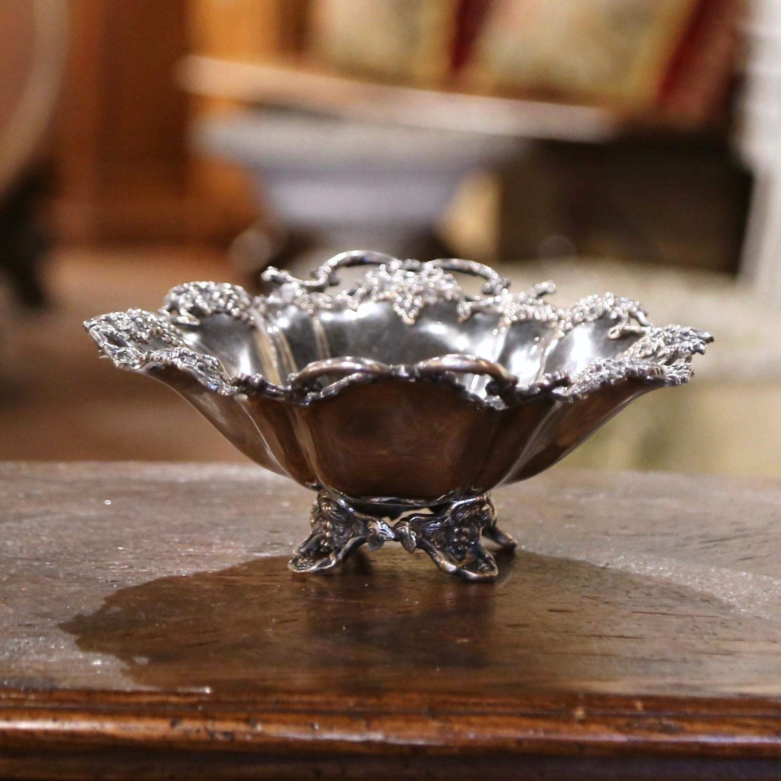 19th Century French Silver Plated Bread Basket with Vine Decor For Sale 5