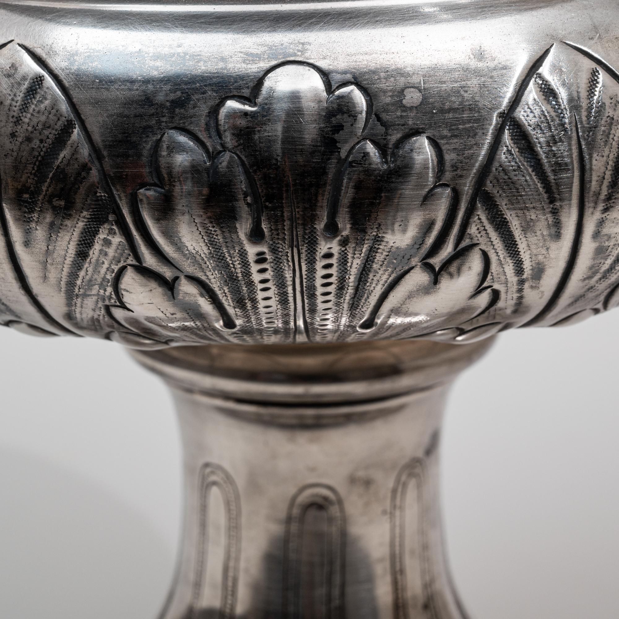 Calice francese del XIX secolo placcato in argento con coperchio in vendita 5