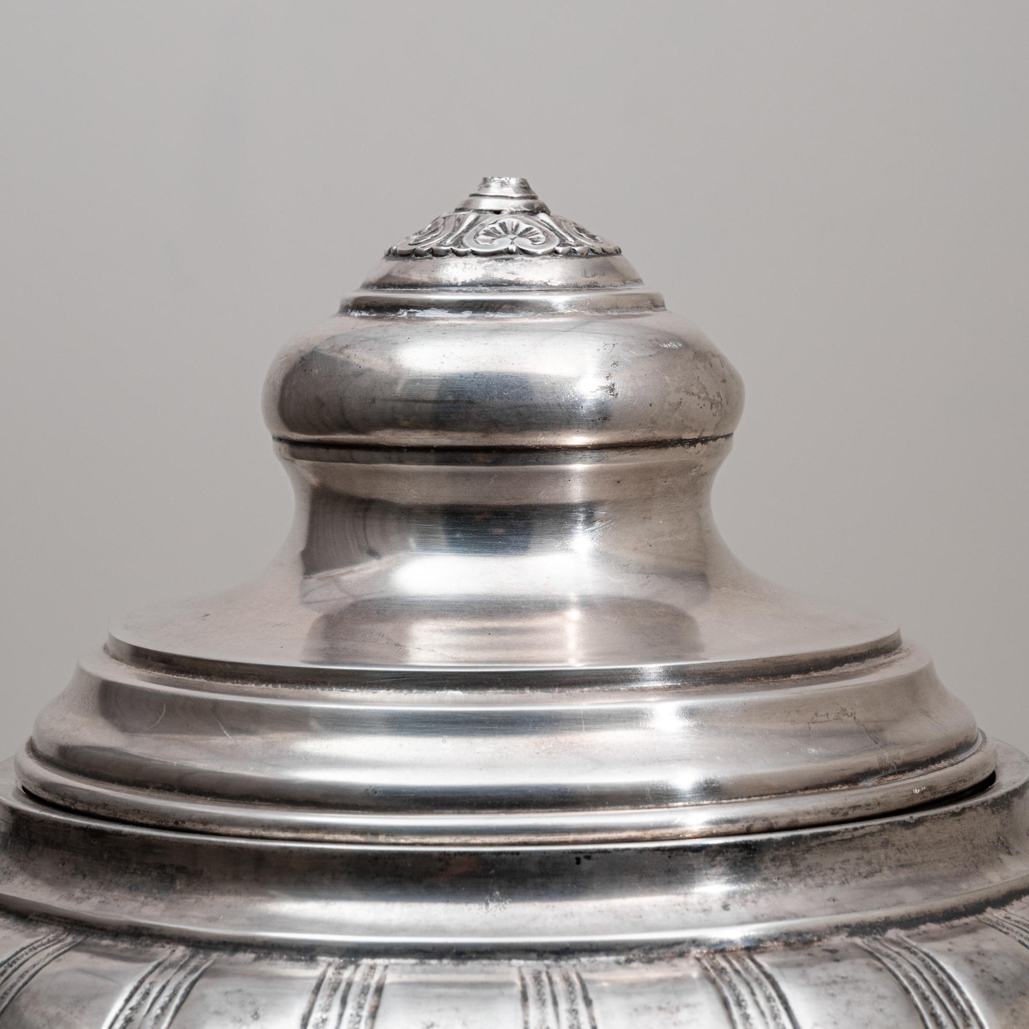 Calice francese del XIX secolo placcato in argento con coperchio in vendita 4