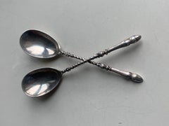 Juego de Cucharillas de Té de Plata Francesa del Siglo XIX con Mangos de Pata de Cabra