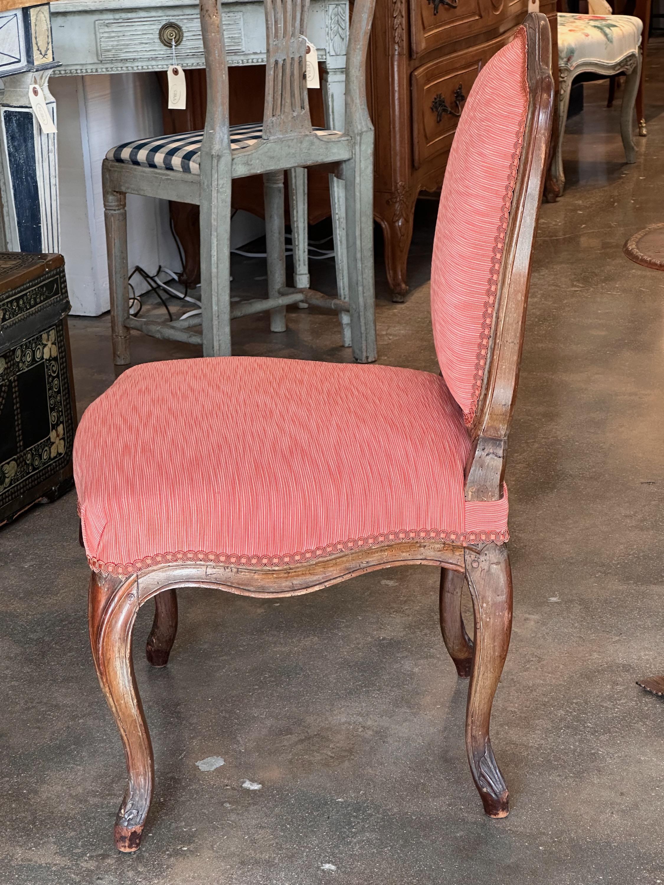 Französischer Einzelner gepolsterter Louis-XV-Stuhl des 19. Jahrhunderts (Polster) im Angebot