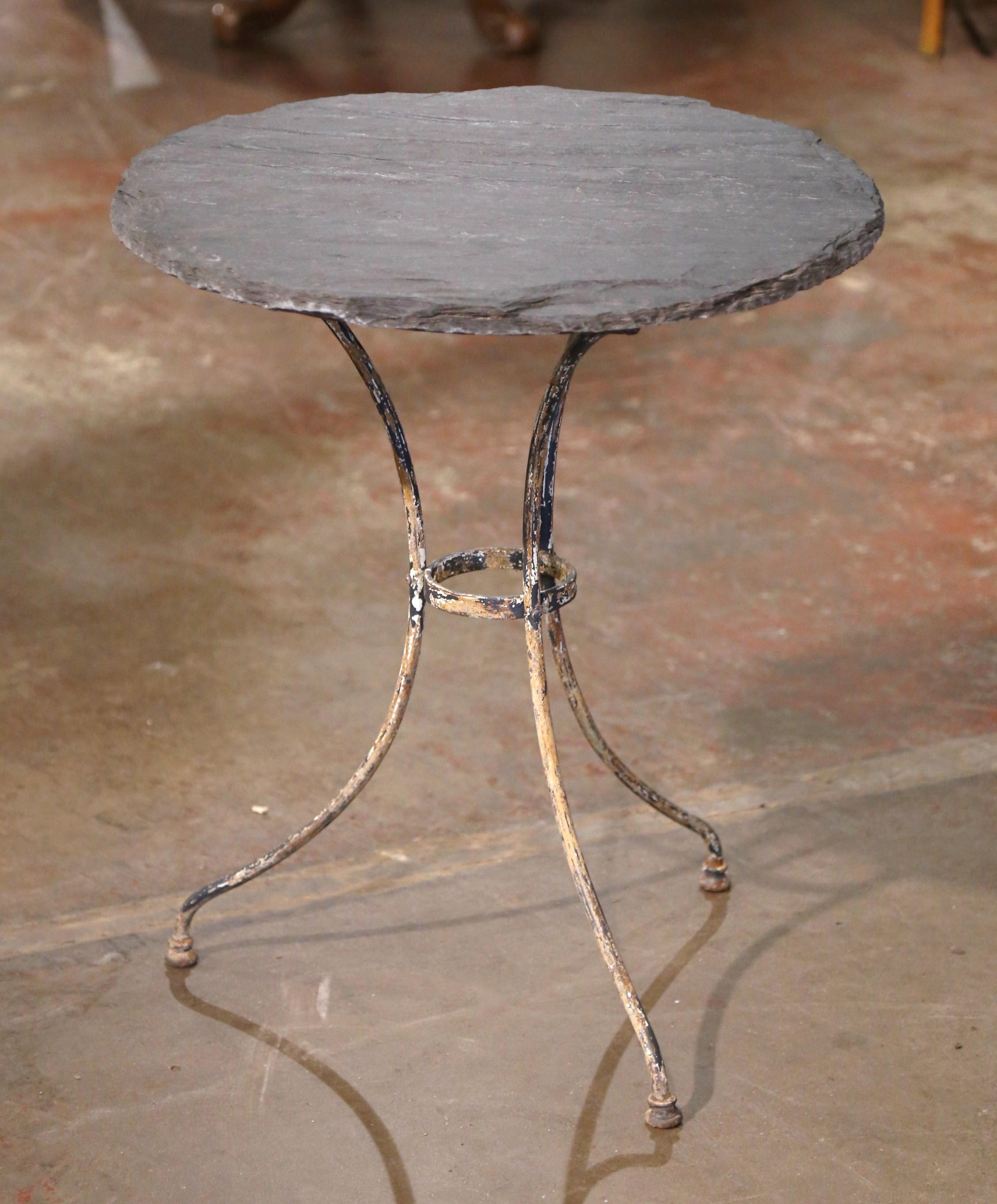 Fait main Table de bistrot française du 19ème siècle, plateau en ardoise et fer peint en vente