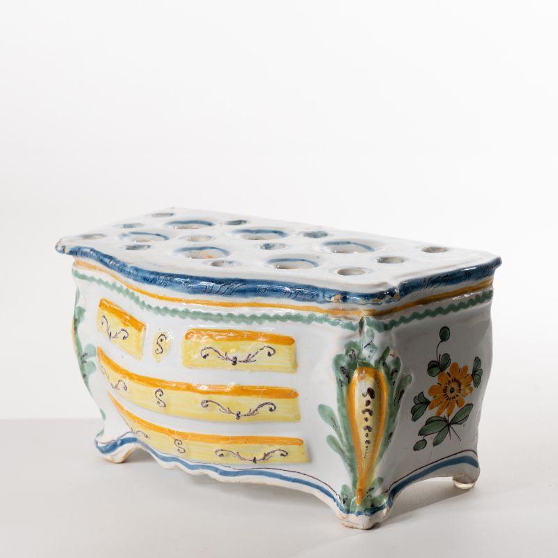 19th Century French Slip Glazed Faience Bough Pot In Good Condition For Sale In Kenilworth, IL