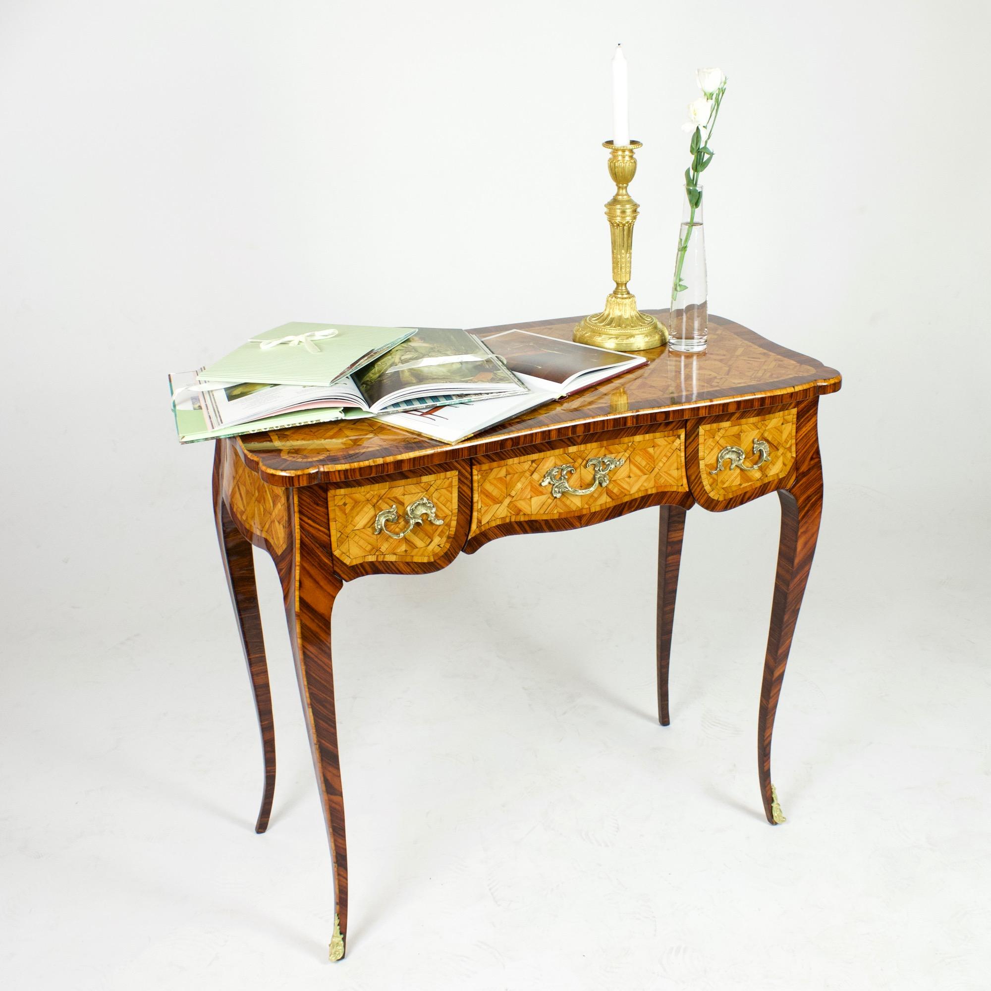 19th Century French Small Louis XV Trelliswork Ladies' Desk or Bureau Plat 8