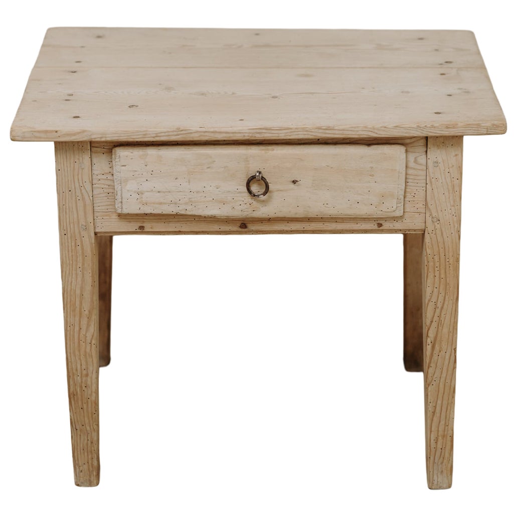 Mesita francesa de madera de pino del siglo XIX con un cajón ..