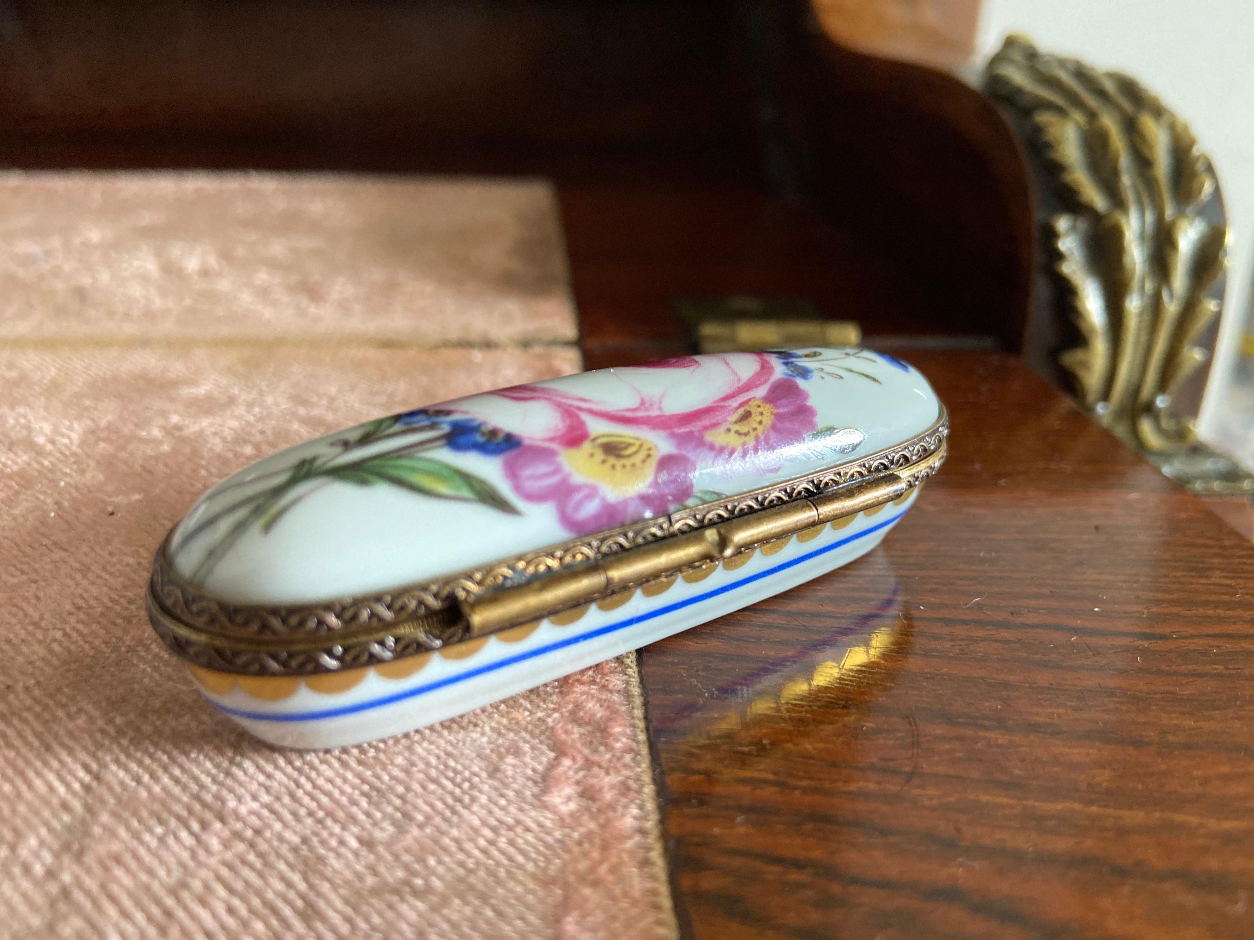 Tiny porcelain hand painted box by Limoge decorated with a rose and with small scissors as a clasp.
France, circa 1880.
 