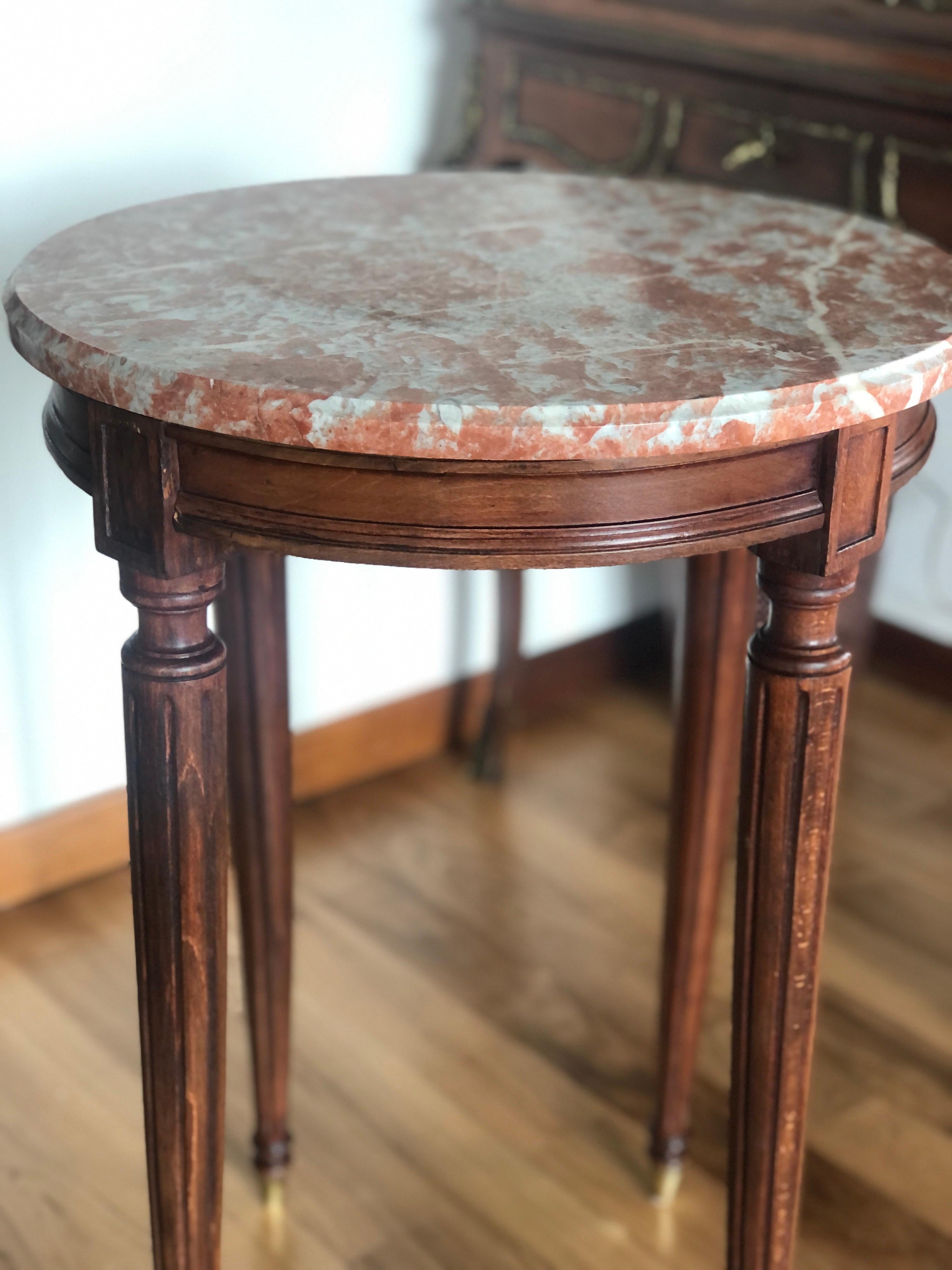 French round side table with red marble top and hand carved in Louis XVI style legs with brass shoes. 
Louis XVI style.
France, circa 1890.

Measures: 74 cm x 50.5 cm.