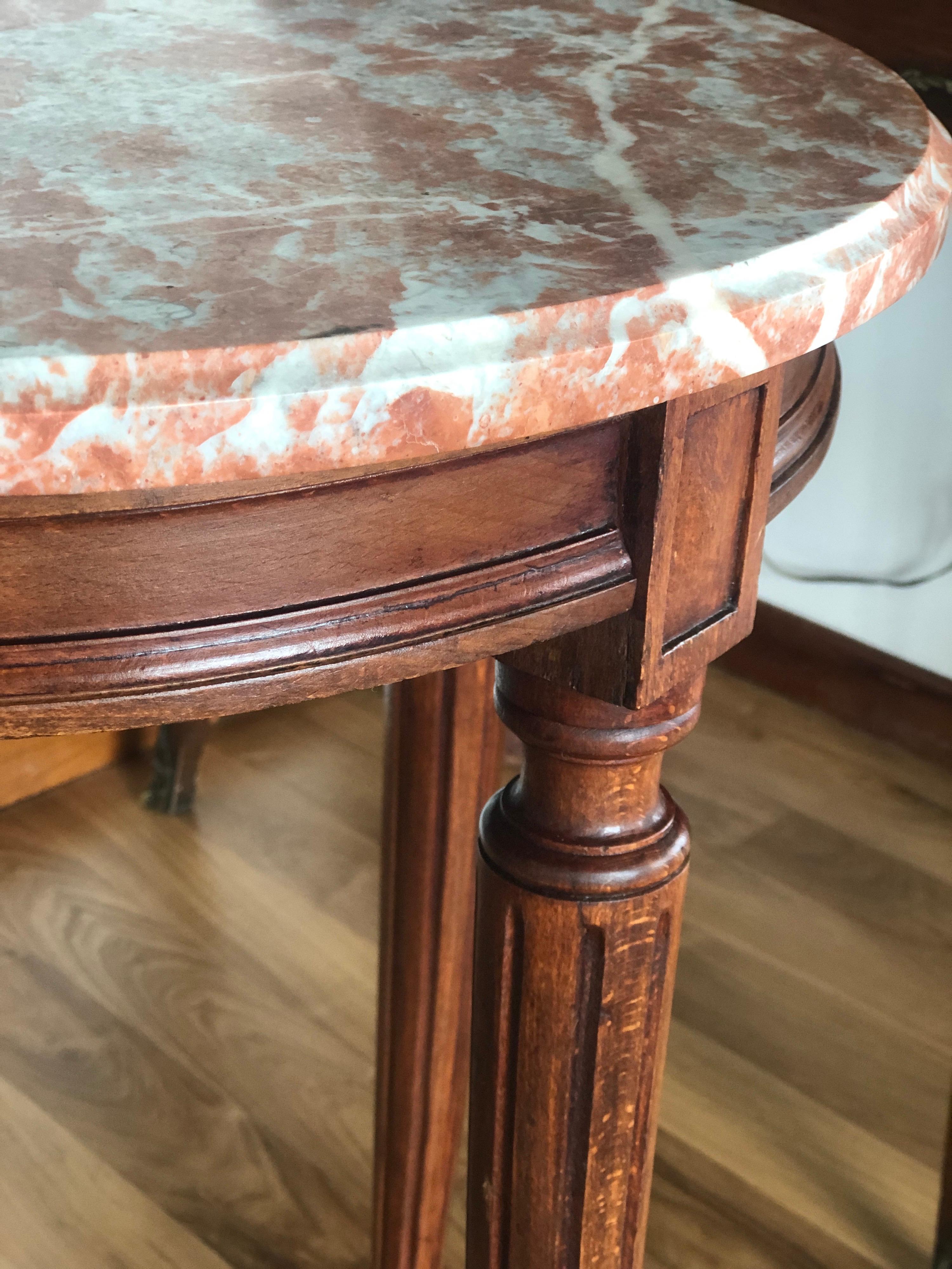 Hand-Carved 19th Century French Small Round Marble Top Side Table in Louis XVI Style For Sale
