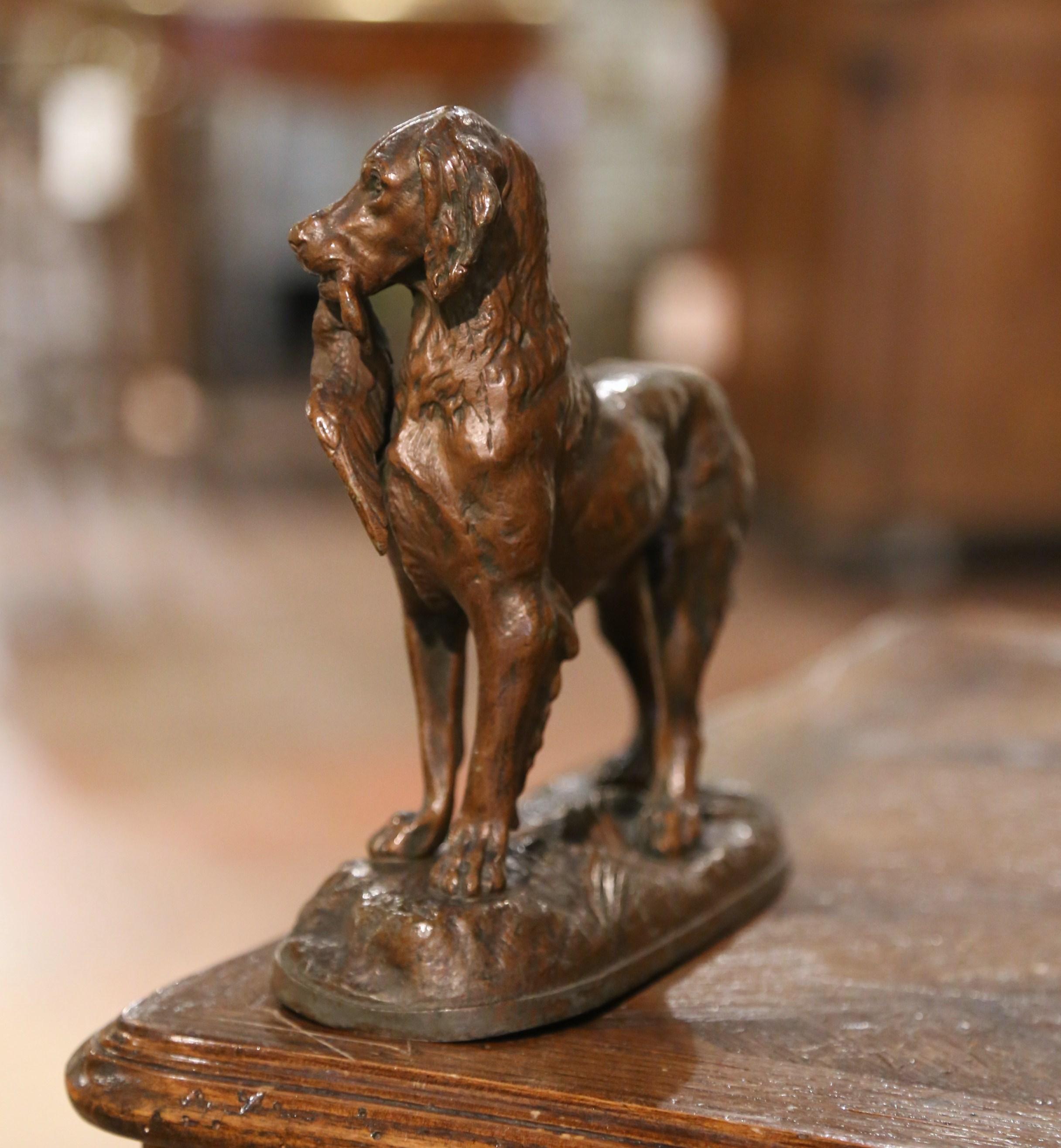 Composizione in spelta francese del XIX secolo con cane da caccia e uccello, stile J. Moigniez In condizioni ottime in vendita a Dallas, TX